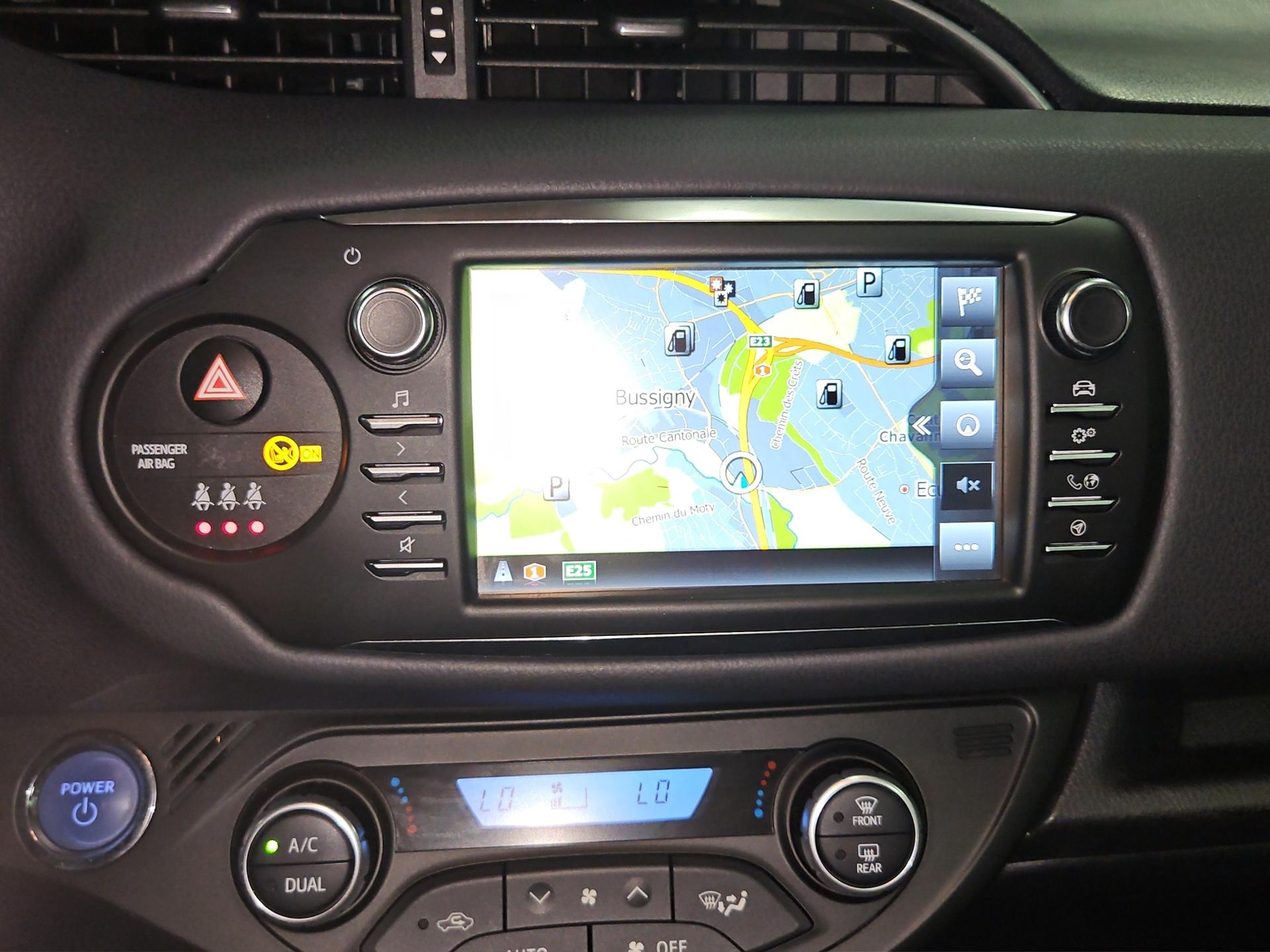 TOYOTA Yaris 1.5 VVT-i Hybrid Trend e-CVT-image-12