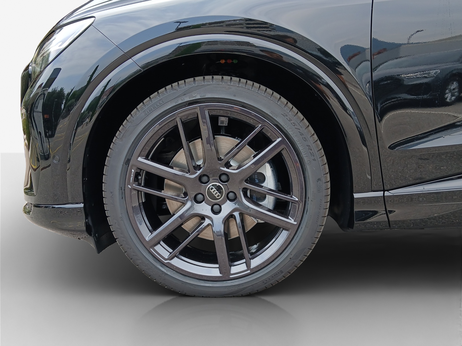 AUDI Q4 e-tron SUV quattro performance Swiss Ski-image-13
