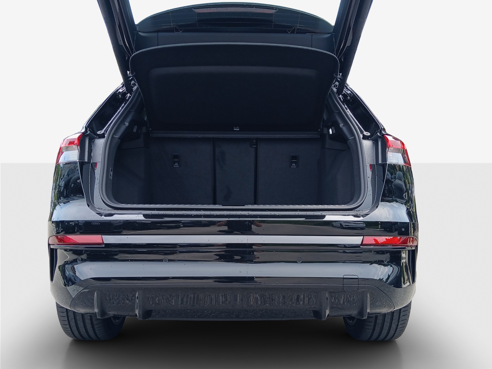 AUDI Q4 e-tron SUV quattro performance Swiss Ski-image-12
