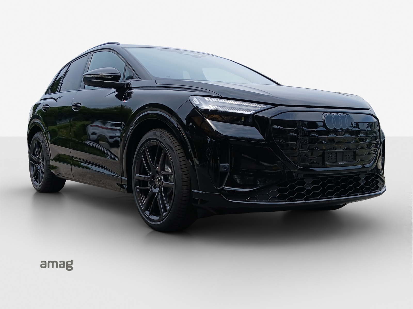 AUDI Q4 e-tron SUV quattro performance Swiss Ski-image-5