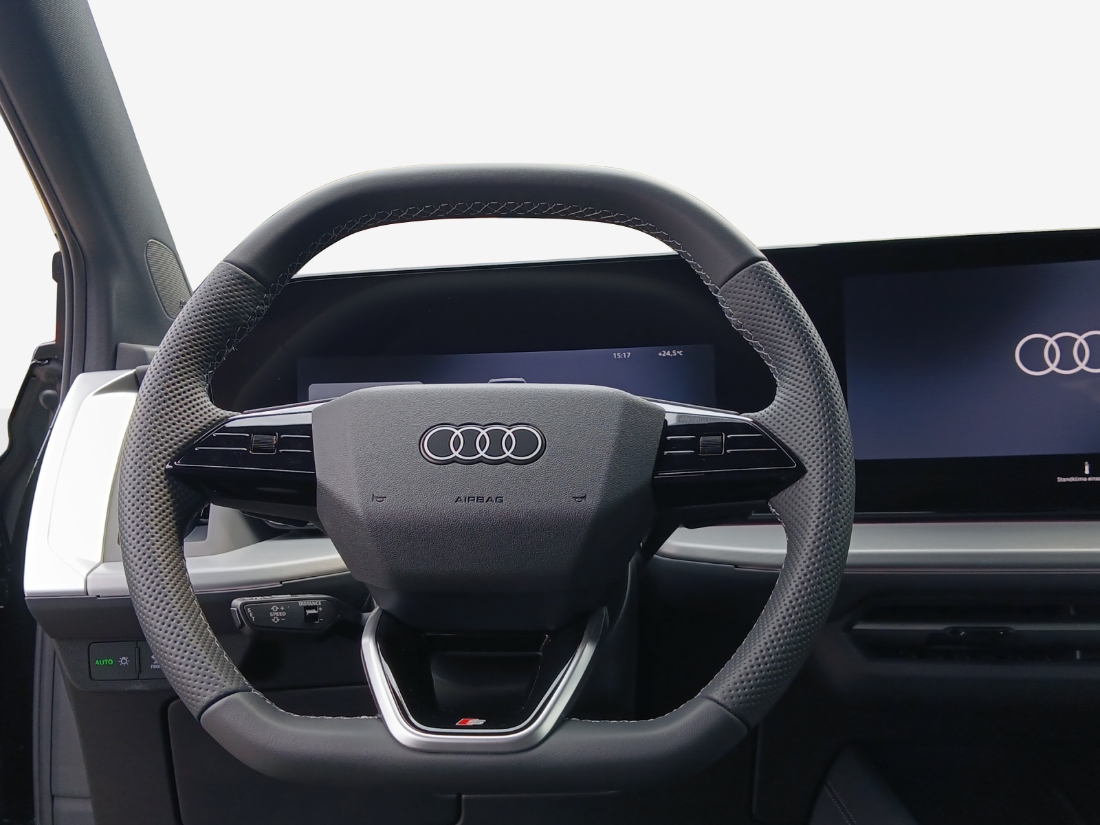 AUDI Q4 e-tron SUV quattro performance Swiss Ski-image-9
