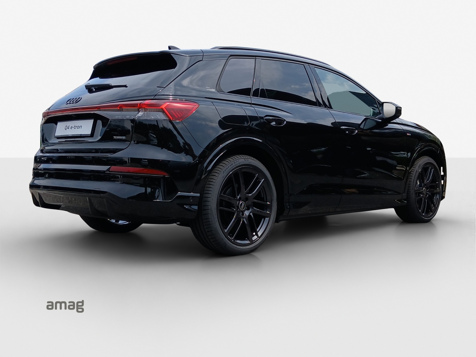 AUDI Q4 e-tron SUV quattro performance Swiss Ski-image-4
