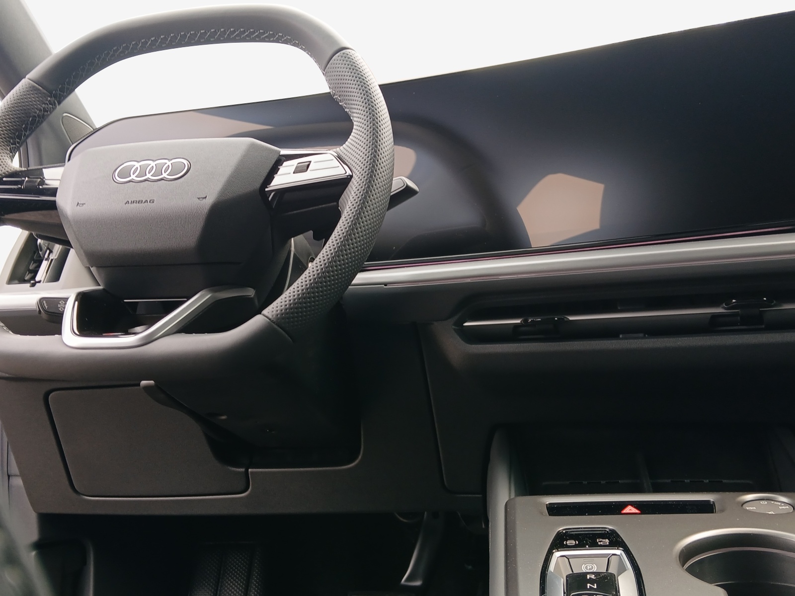 AUDI Q4 e-tron SUV quattro performance Swiss Ski-image-8