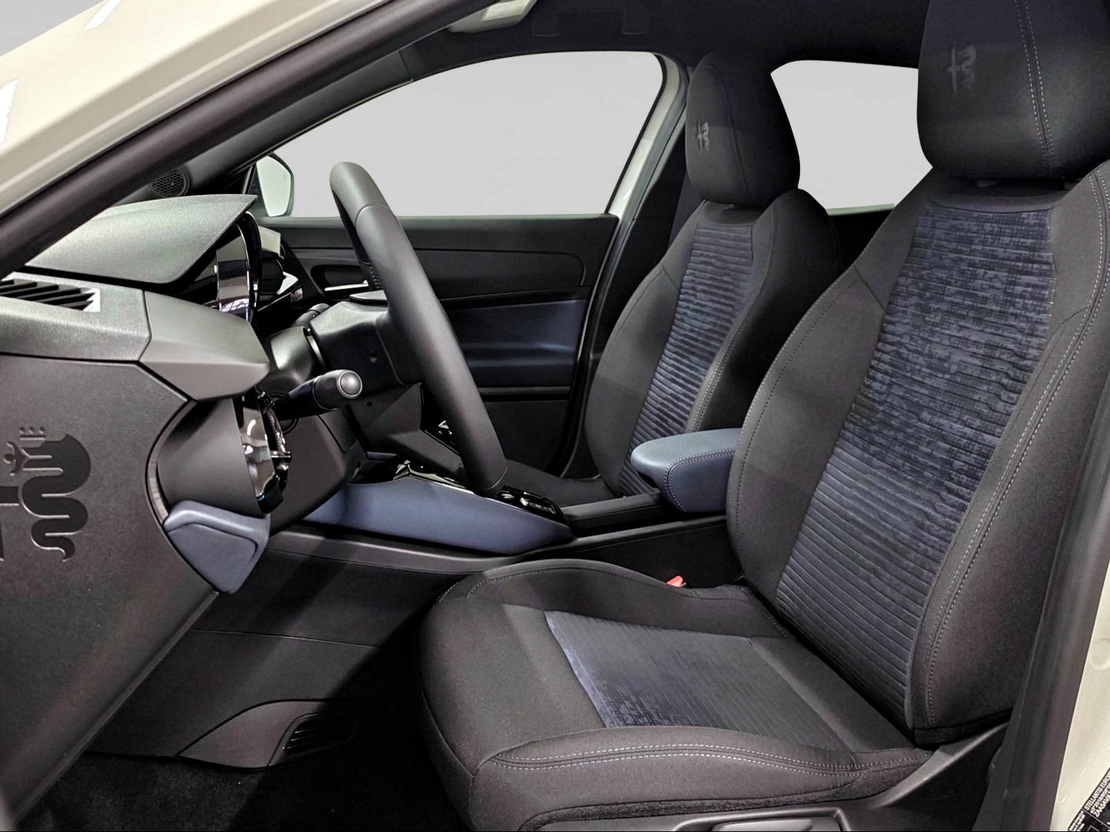 ALFA ROMEO Junior 1.2T MHEV Junior Sprint Tech DCT6 145 PS-image-5