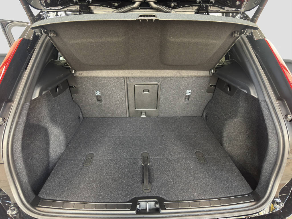 VOLVO EX40 Twin Black Edition AWD-image-11