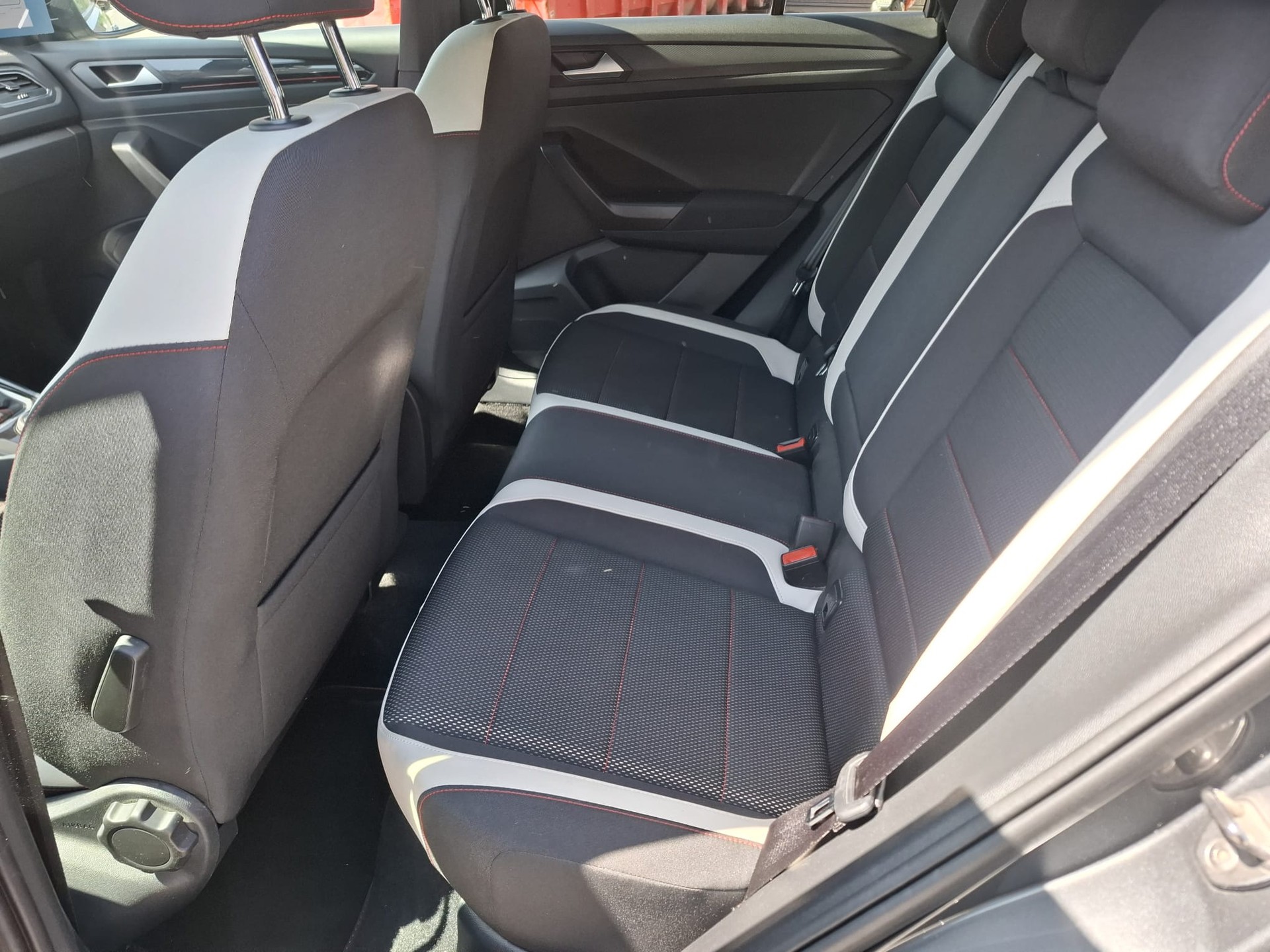 VW T-Roc 2.0 TSI Sport DSG 4Motion-image-8