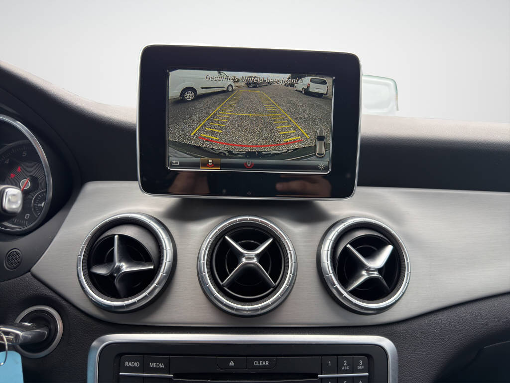 MERCEDES-BENZ CLA 250 AMG Line 4m-image-11