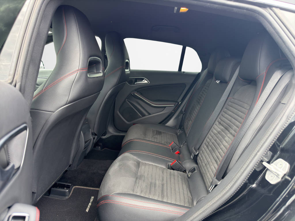 MERCEDES-BENZ CLA 250 AMG Line 4m-image-13