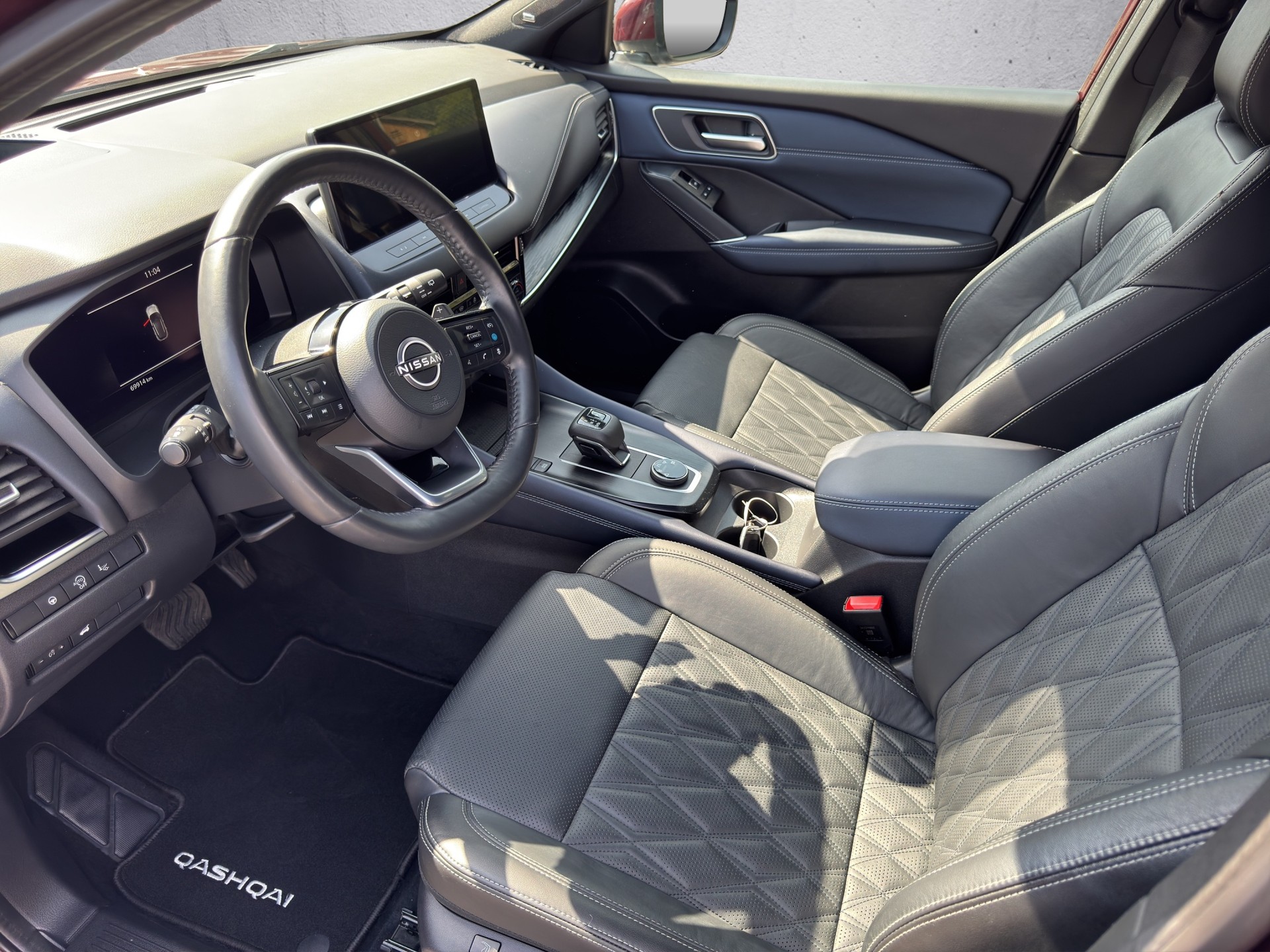 NISSAN Qashqai 1.3 MHEV Tekna+ 4x4-image-8