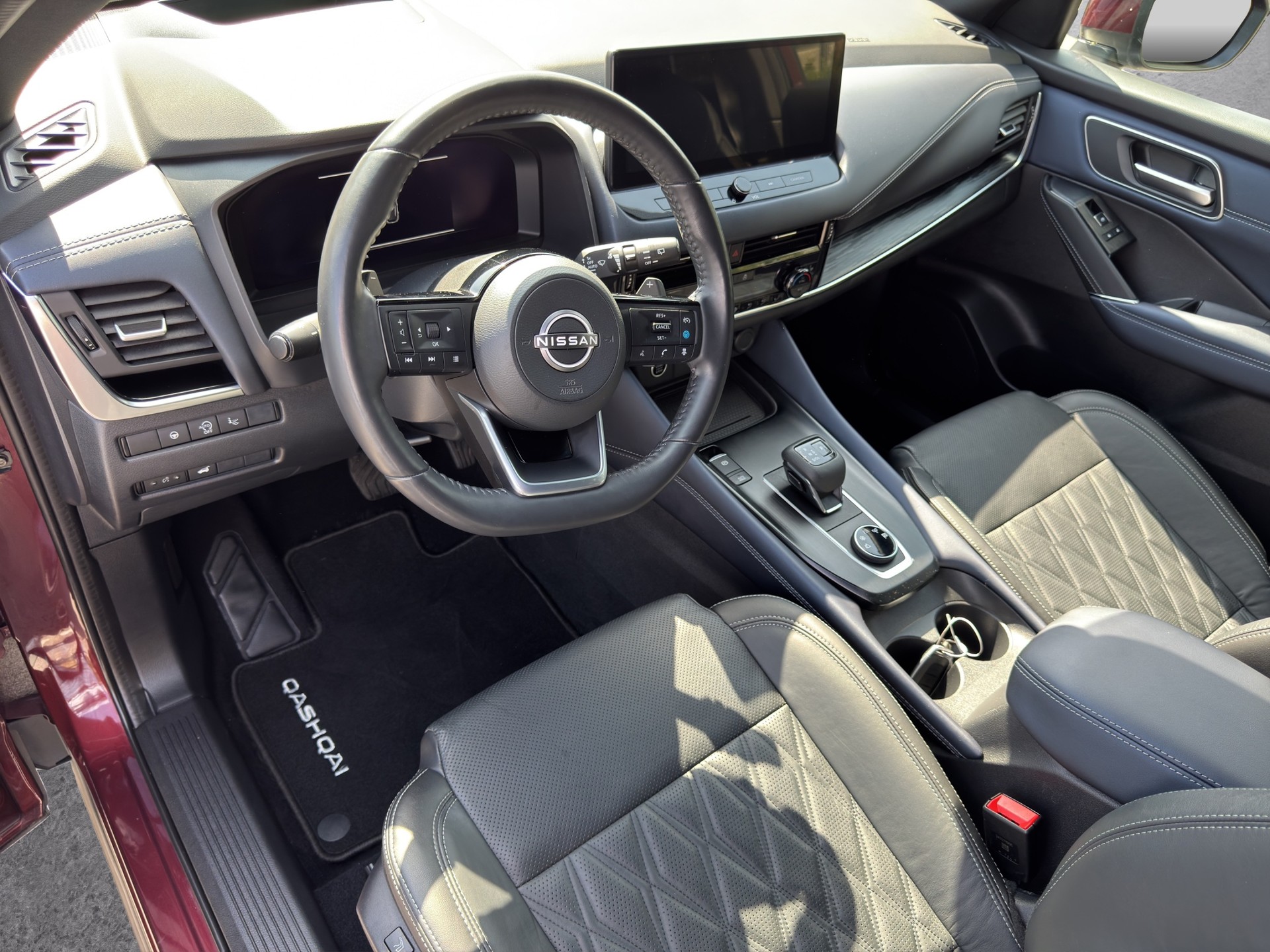 NISSAN Qashqai 1.3 MHEV Tekna+ 4x4-image-9