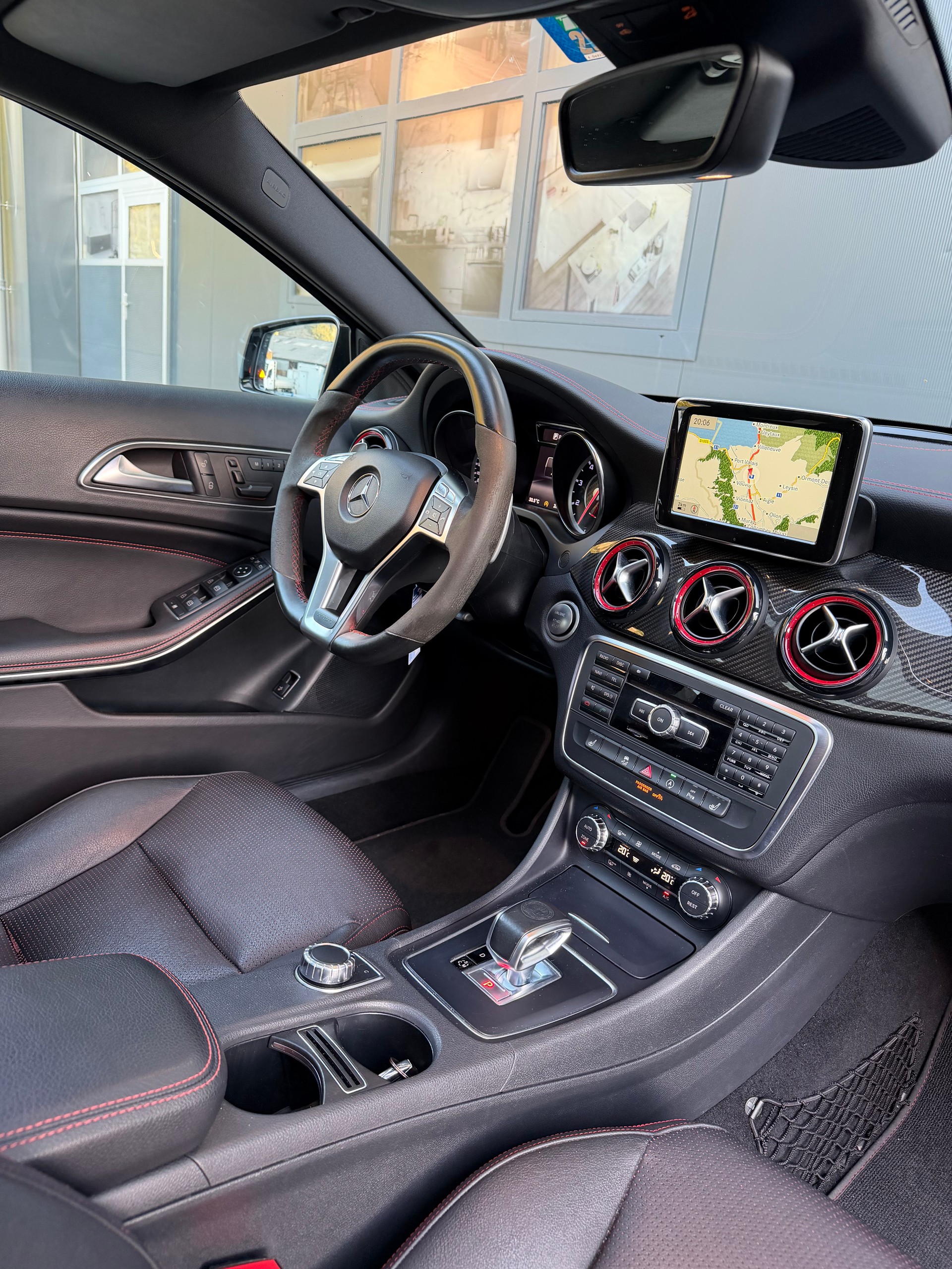MERCEDES-BENZ GLA 45 AMG 4Matic 7G-DCT-image-11