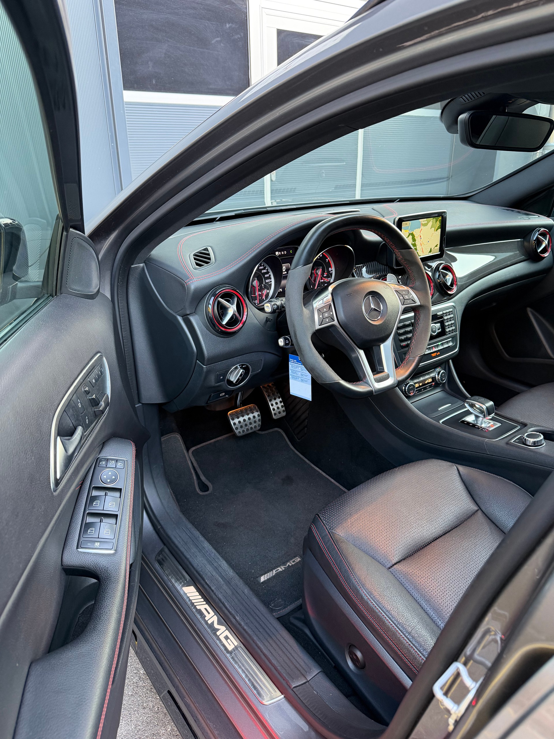 MERCEDES-BENZ GLA 45 AMG 4Matic 7G-DCT-image-12