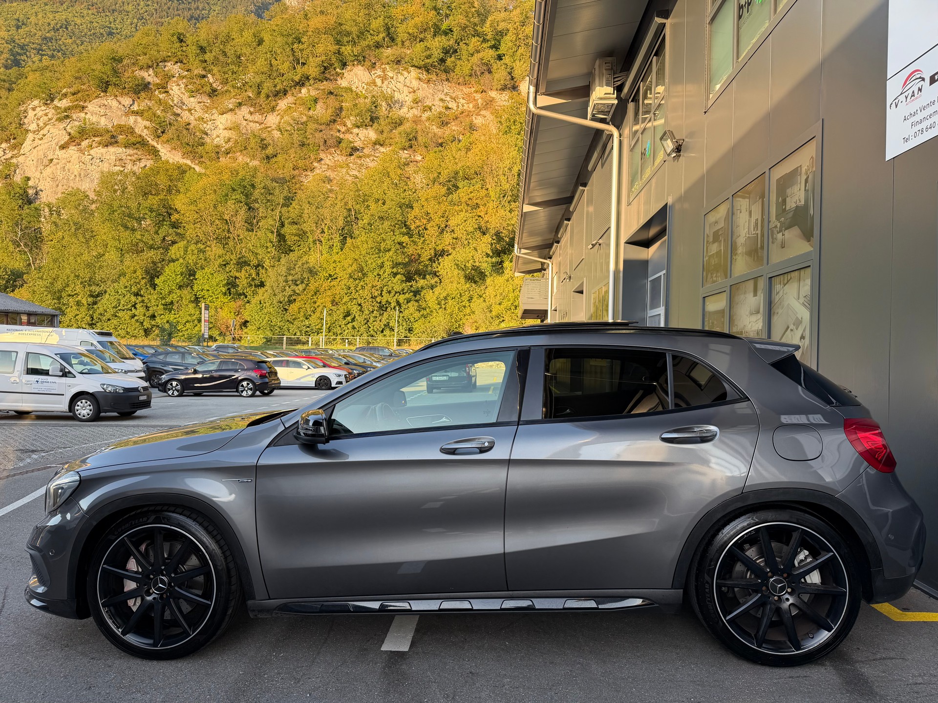 MERCEDES-BENZ GLA 45 AMG 4Matic 7G-DCT-image-3