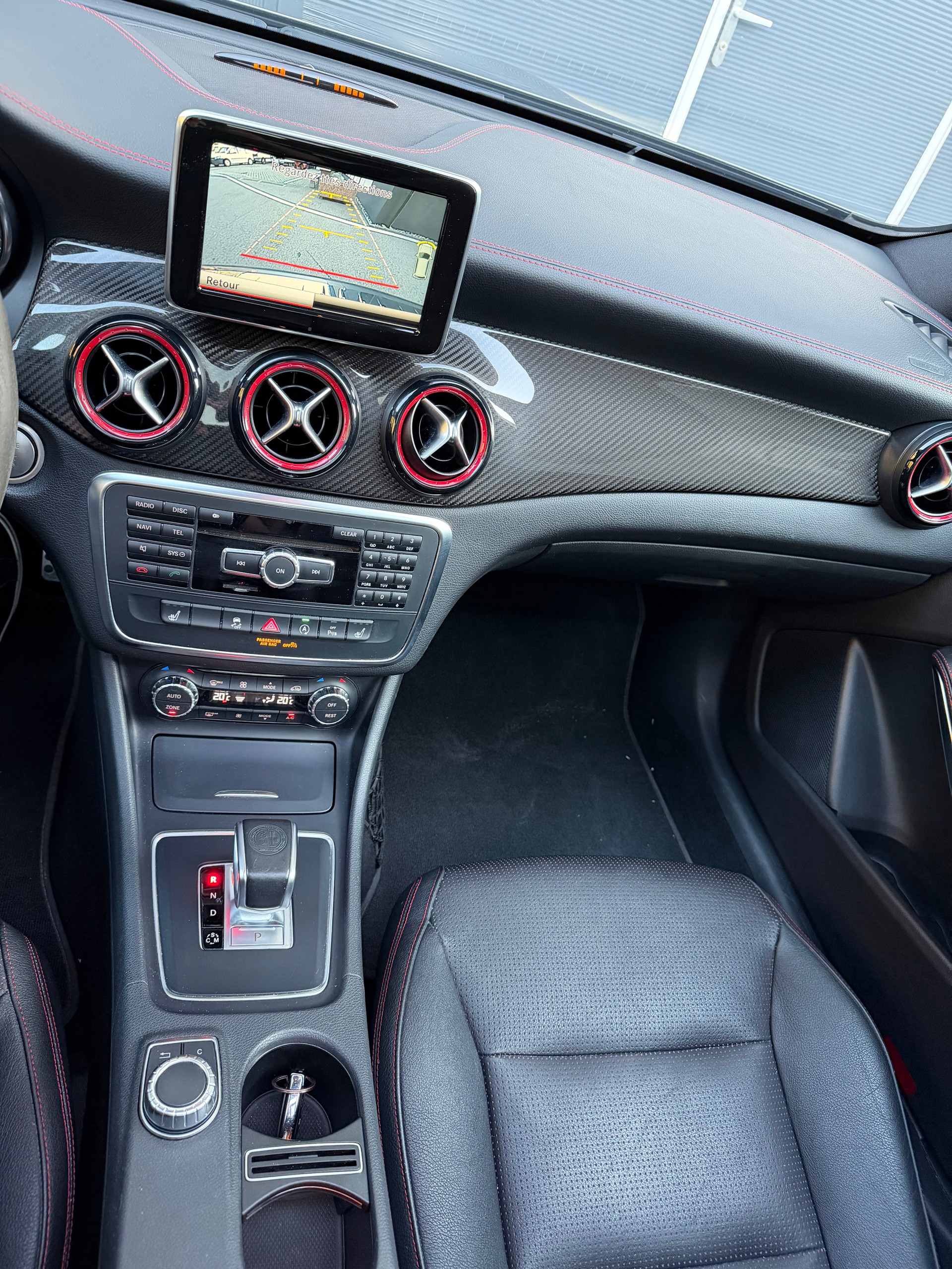 MERCEDES-BENZ GLA 45 AMG 4Matic 7G-DCT-image-14
