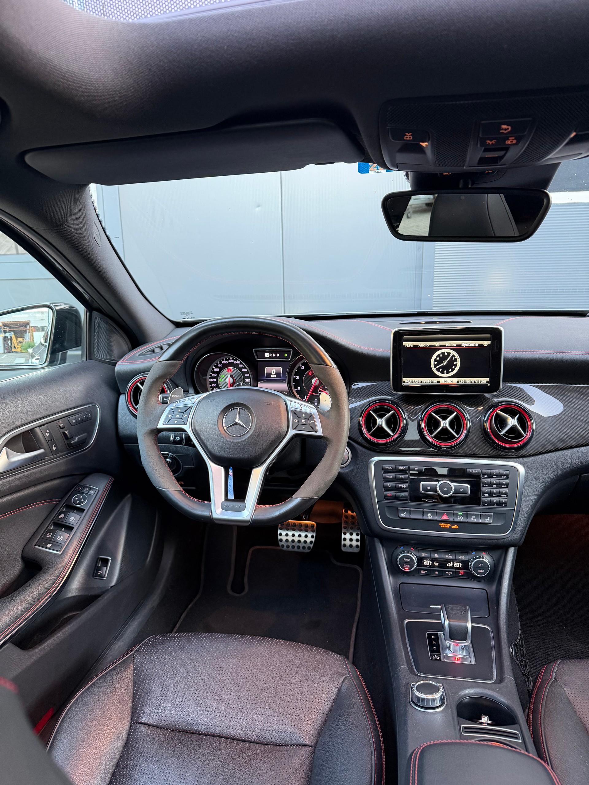 MERCEDES-BENZ GLA 45 AMG 4Matic 7G-DCT-image-9
