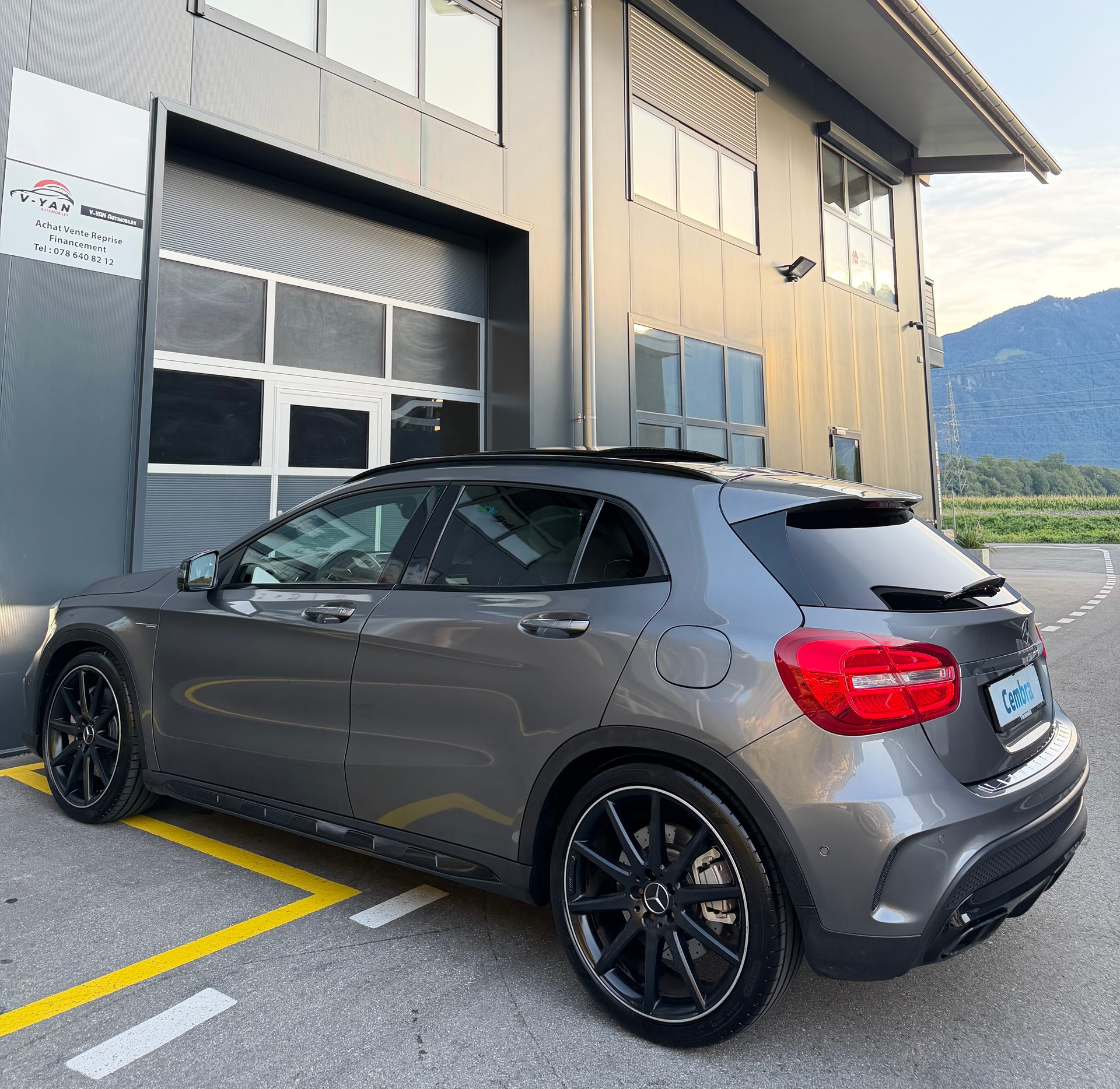 MERCEDES-BENZ GLA 45 AMG 4Matic 7G-DCT-image-4