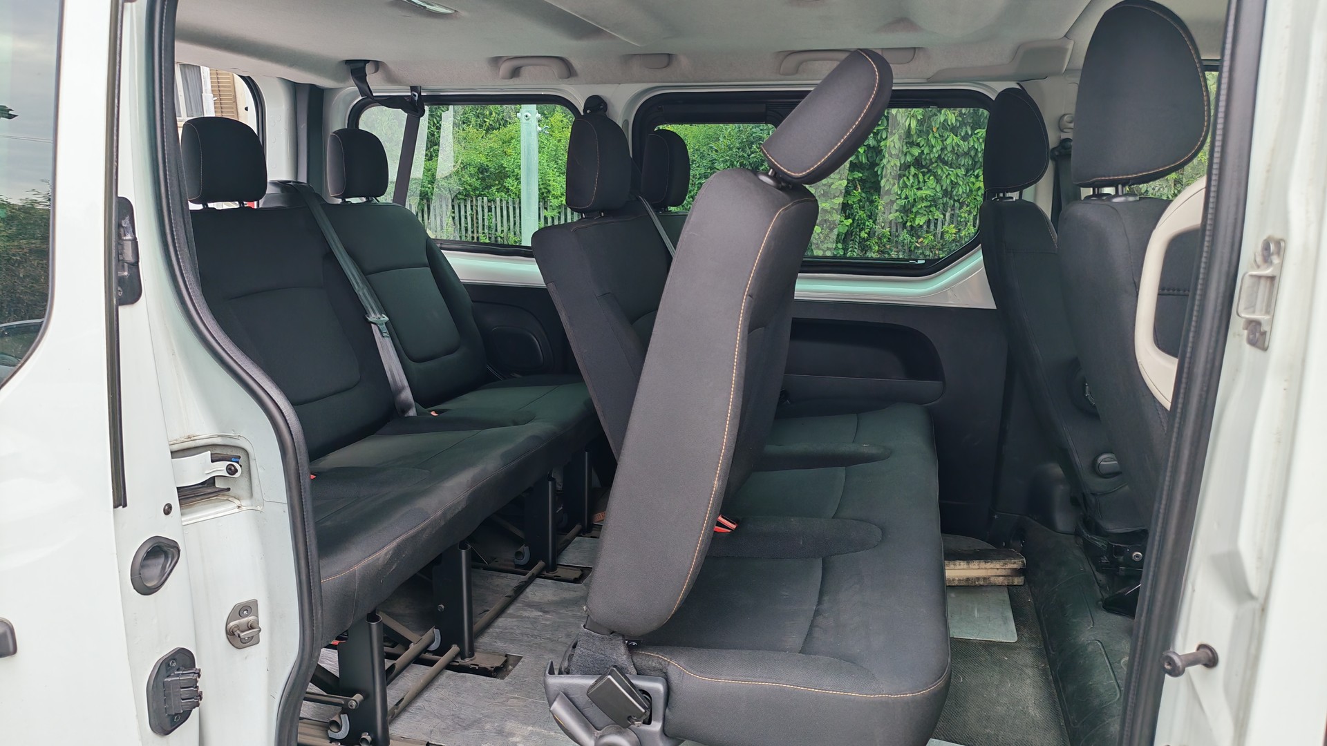 RENAULT Trafic ENERGY dCi 125 Passenger Authentique-image-8