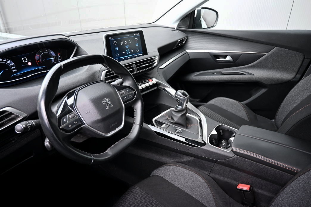 PEUGEOT 3008 1.5 BlueHDi Active-image-8