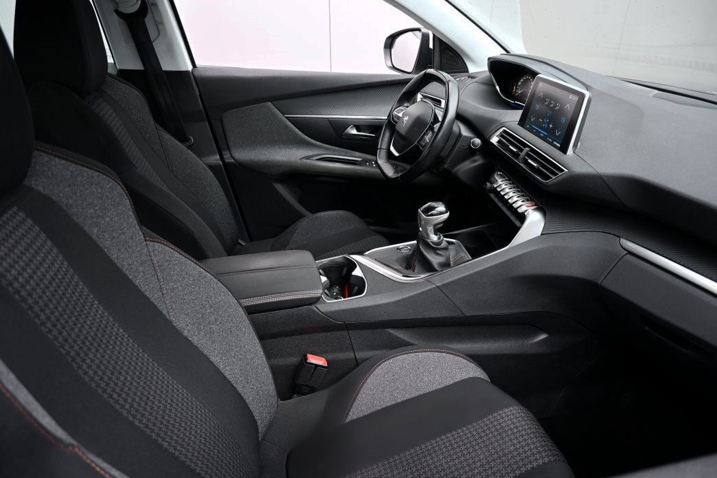 PEUGEOT 3008 1.5 BlueHDi Active-image-4