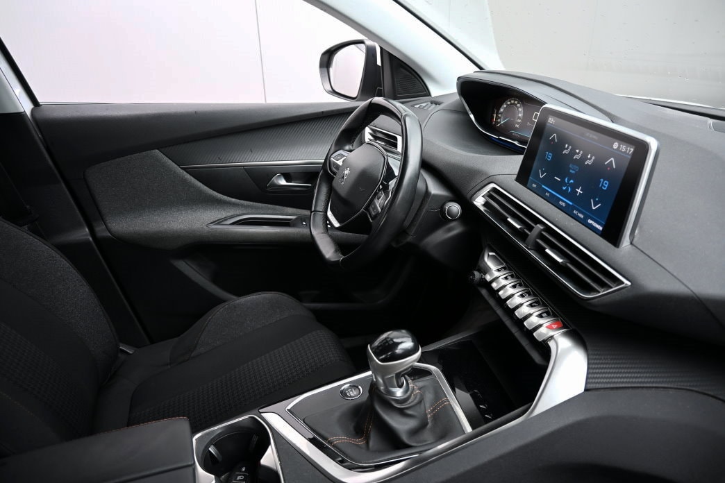 PEUGEOT 3008 1.5 BlueHDi Active-image-6