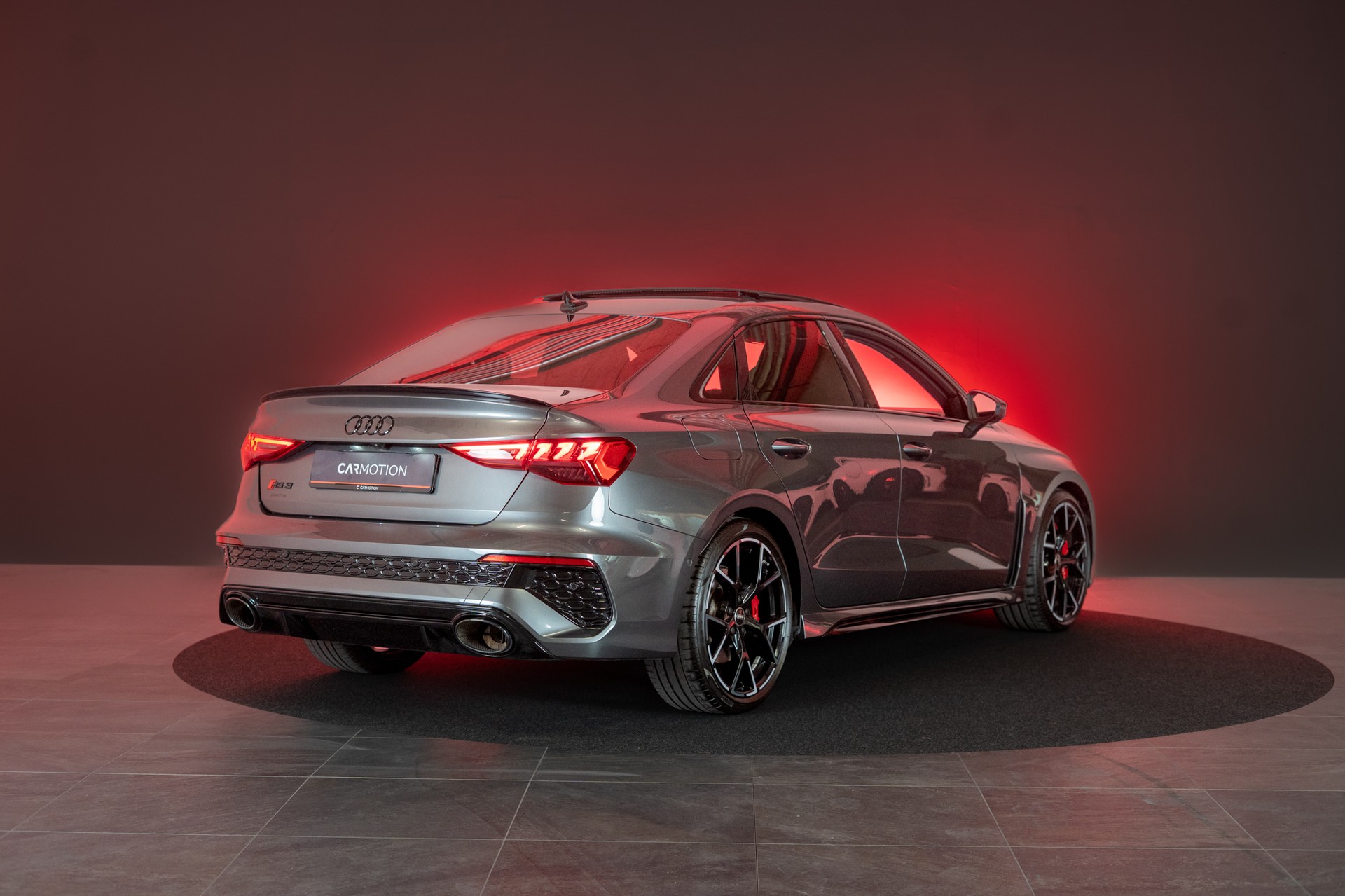 AUDI RS3 Limousine 2.5 TFSI quattro S-Tronic / Panorama-Glasdach / Performance-Abgasanlage / Massage-Sitz-image-4