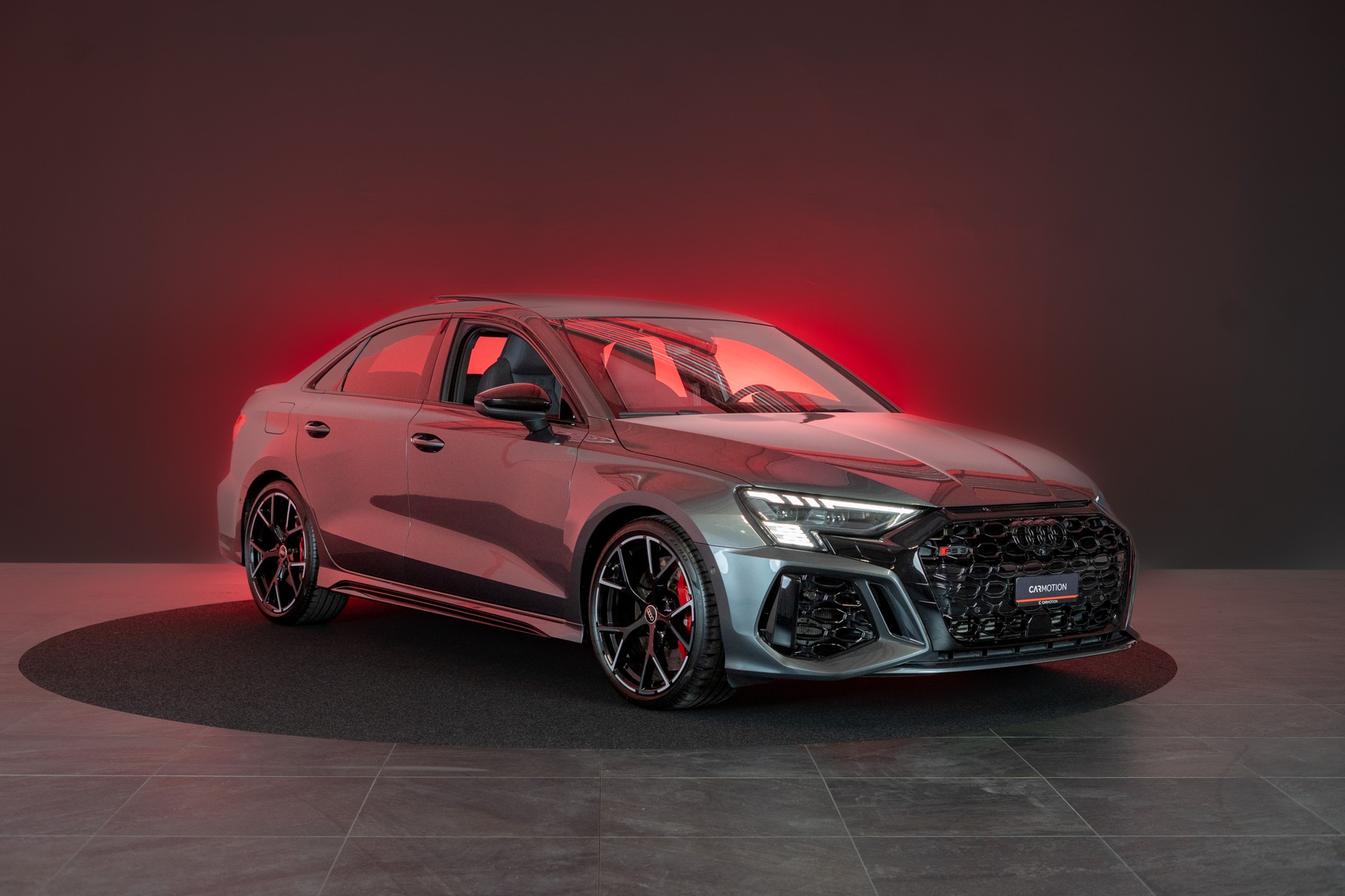 AUDI RS3 Limousine 2.5 TFSI quattro S-Tronic / Panorama-Glasdach / Performance-Abgasanlage / Massage-Sitz-image-2