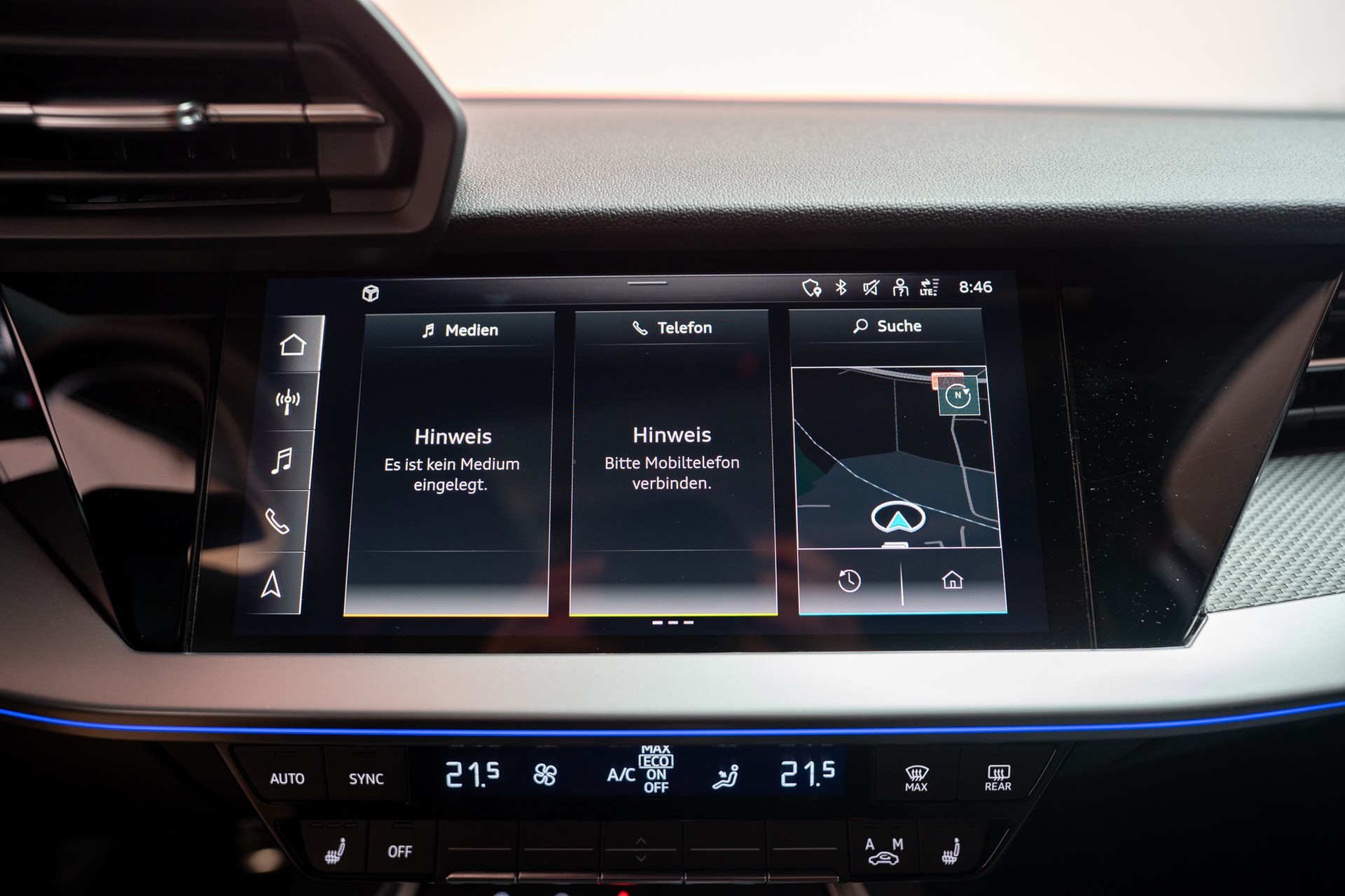 AUDI RS3 Limousine 2.5 TFSI quattro S-Tronic / Panorama-Glasdach / Performance-Abgasanlage / Massage-Sitz-image-25