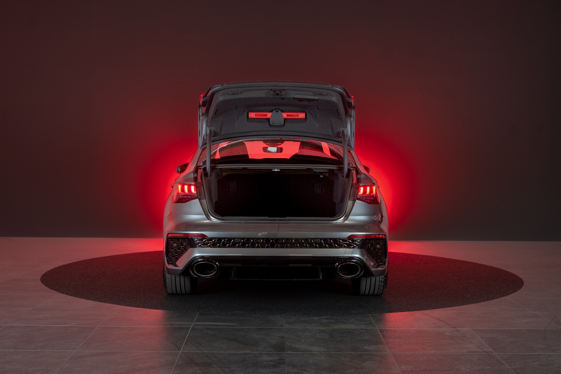 AUDI RS3 Limousine 2.5 TFSI quattro S-Tronic / Panorama-Glasdach / Performance-Abgasanlage / Massage-Sitz-image-7