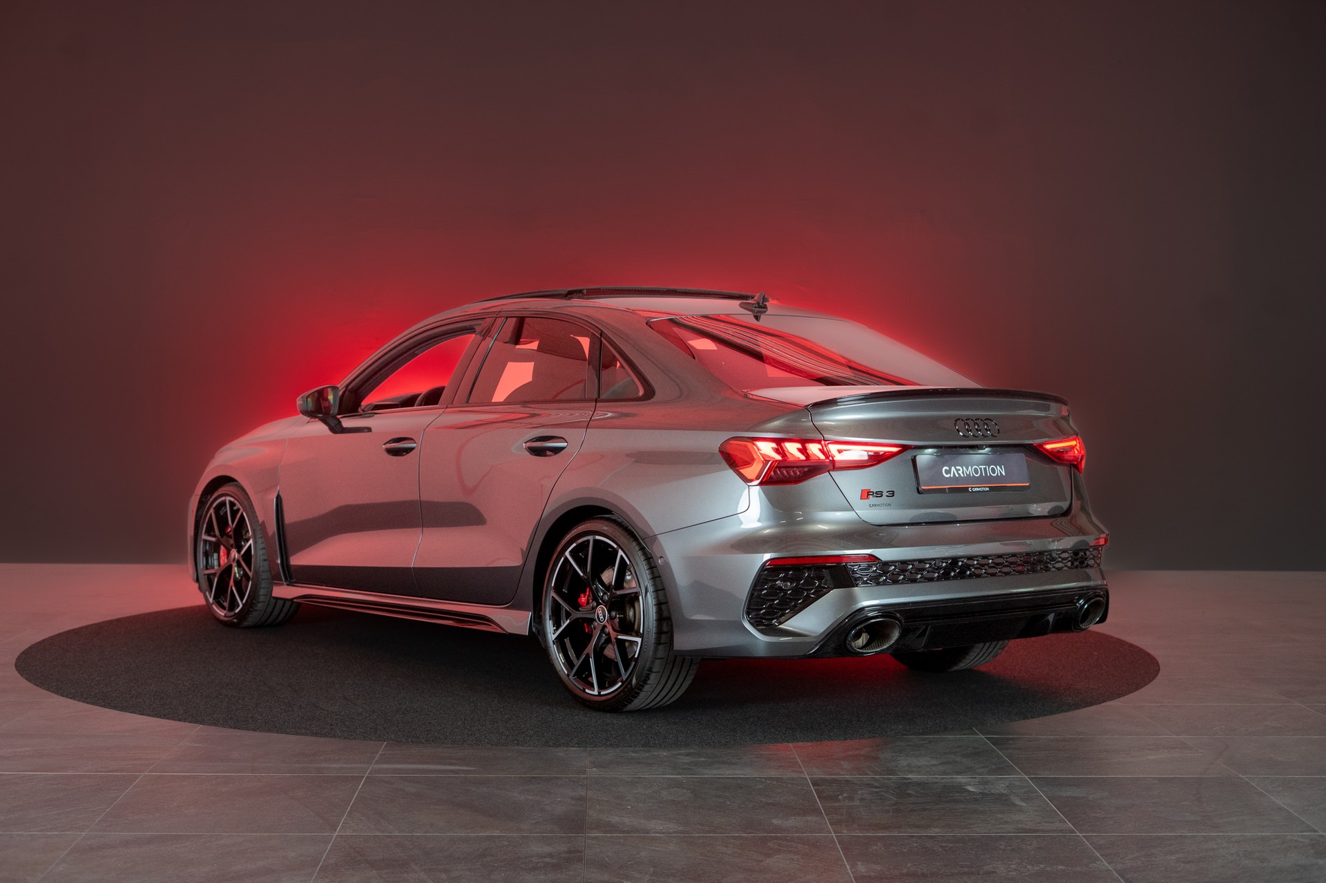 AUDI RS3 Limousine 2.5 TFSI quattro S-Tronic / Panorama-Glasdach / Performance-Abgasanlage / Massage-Sitz-image-3