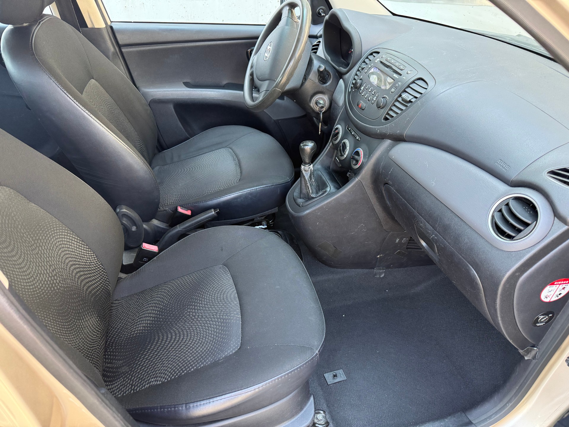 HYUNDAI i10 1.1 Comfort-image-8