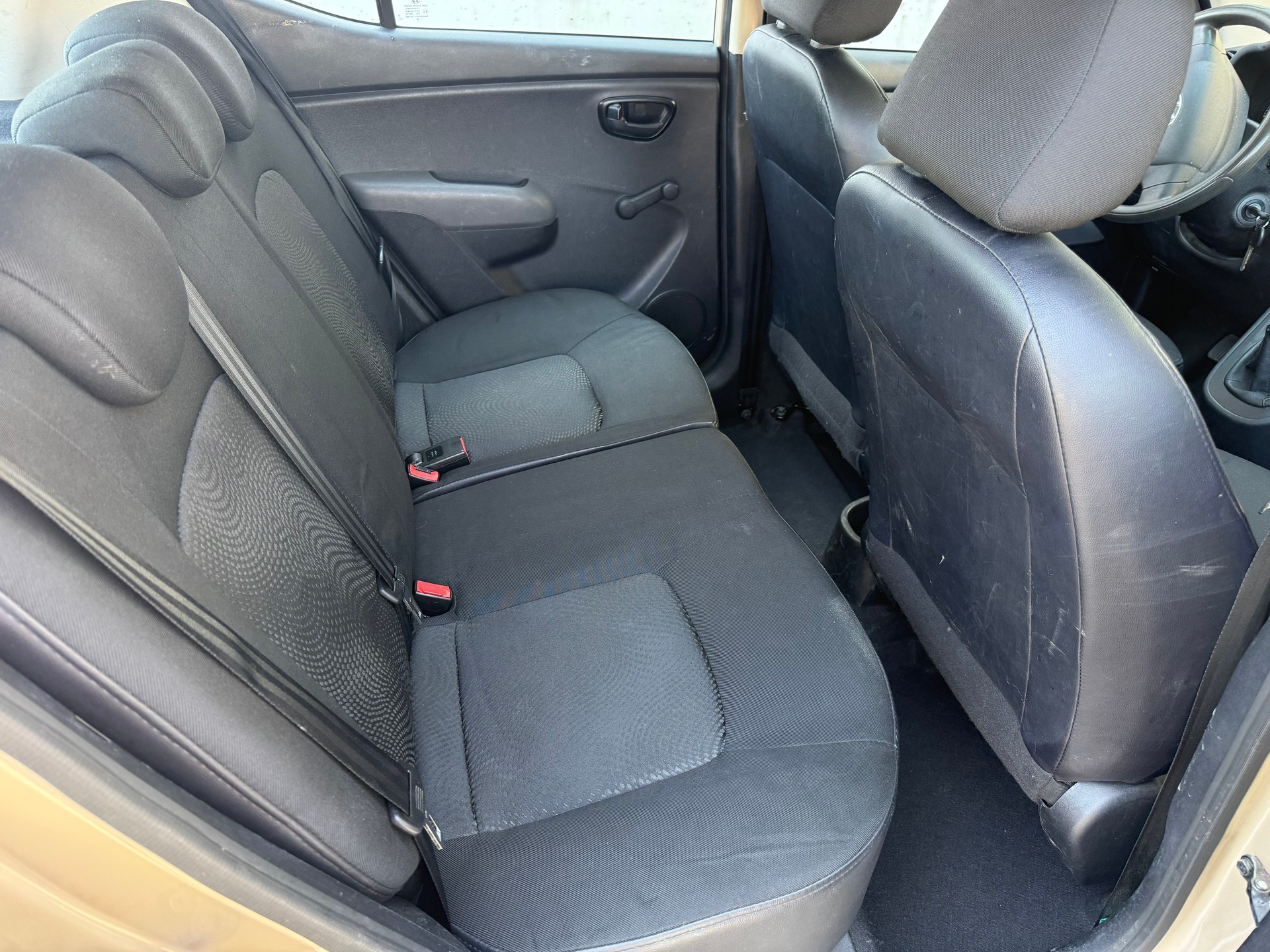 HYUNDAI i10 1.1 Comfort-image-7