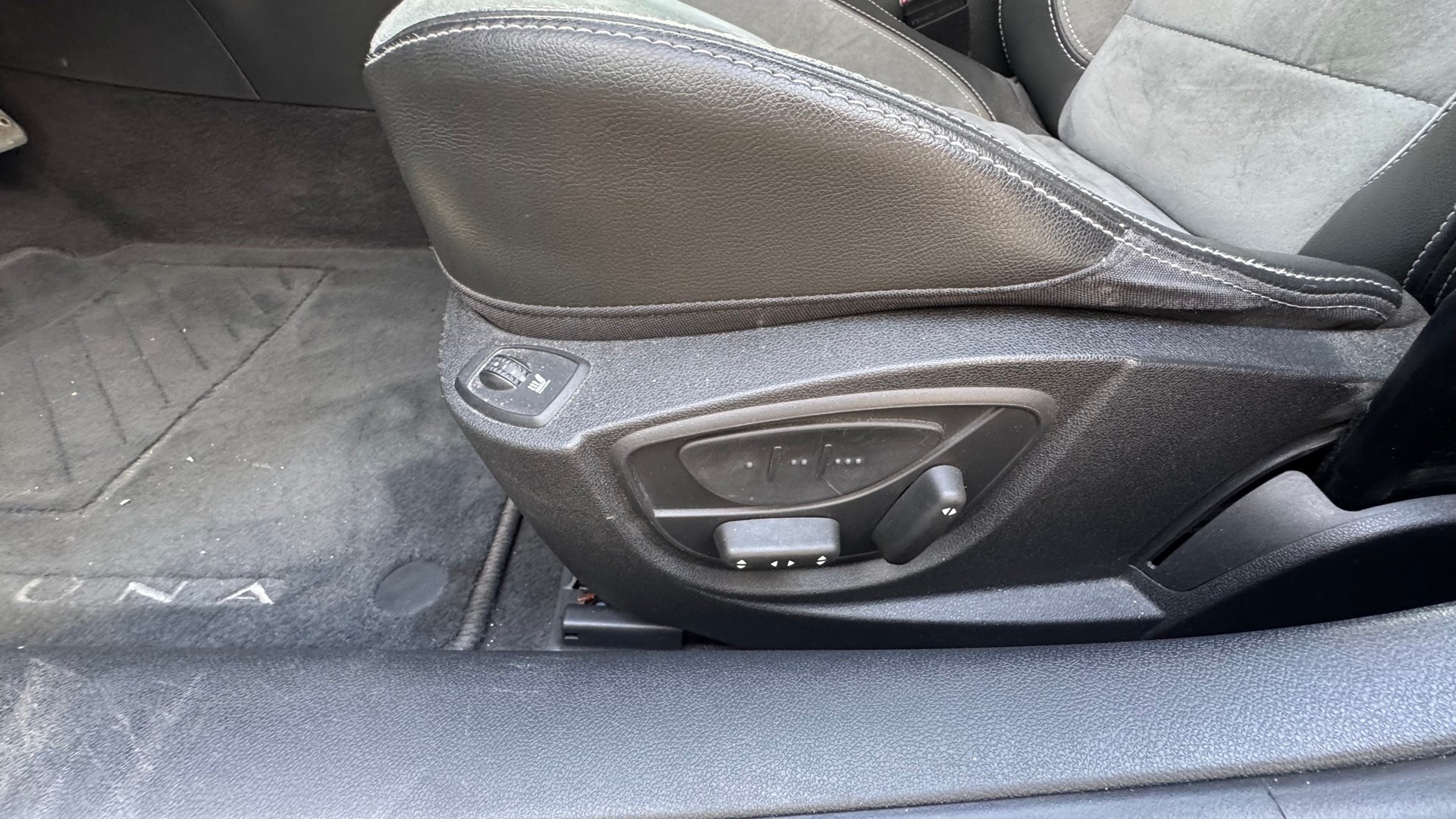 RENAULT LAGUNA-image-12