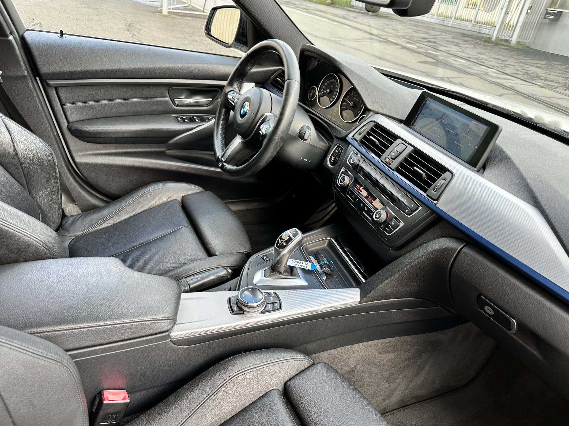 BMW 335i xDrive M-Line Sportpaket Steptronic-image-15