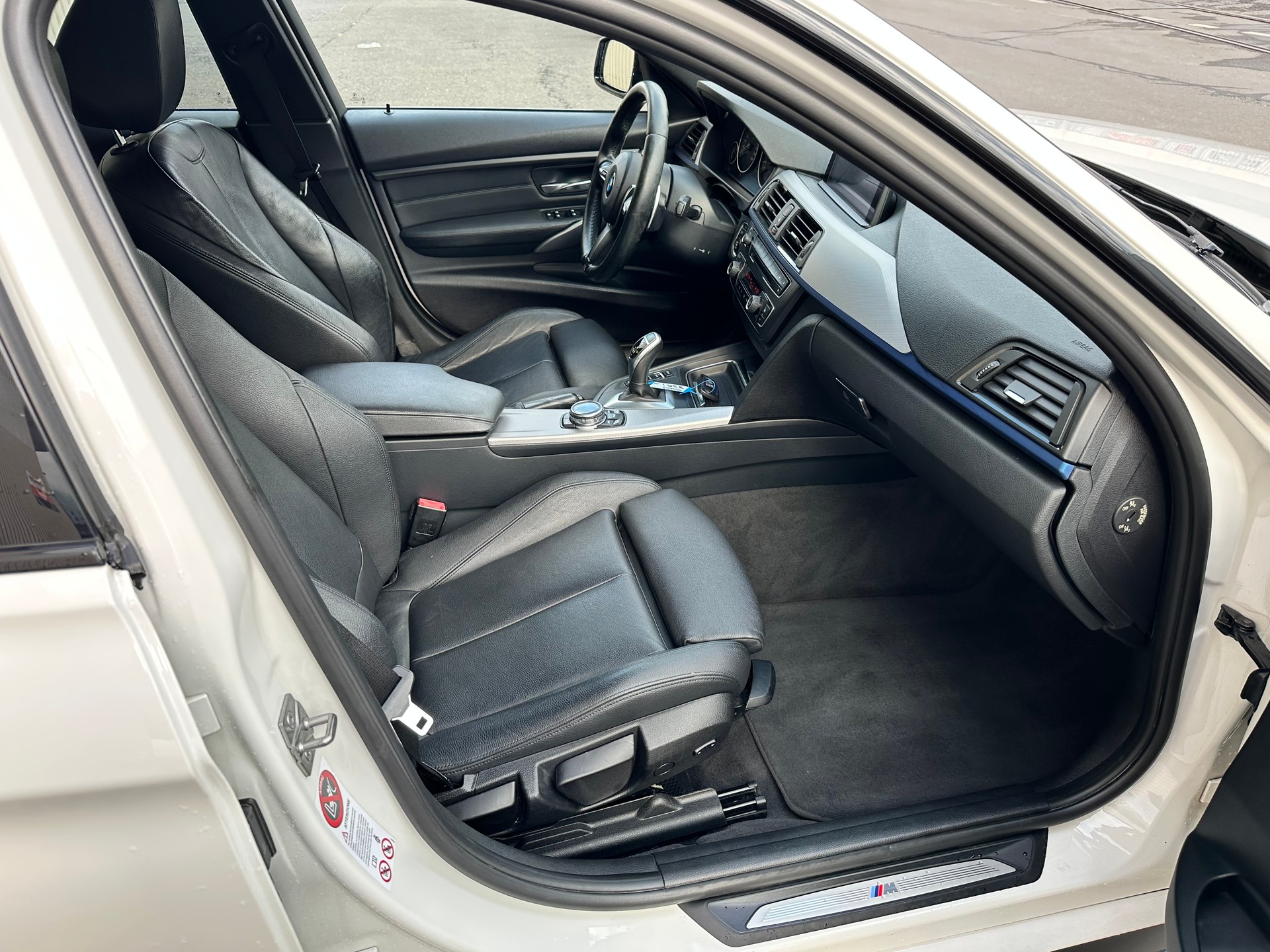 BMW 335i xDrive M-Line Sportpaket Steptronic-image-14