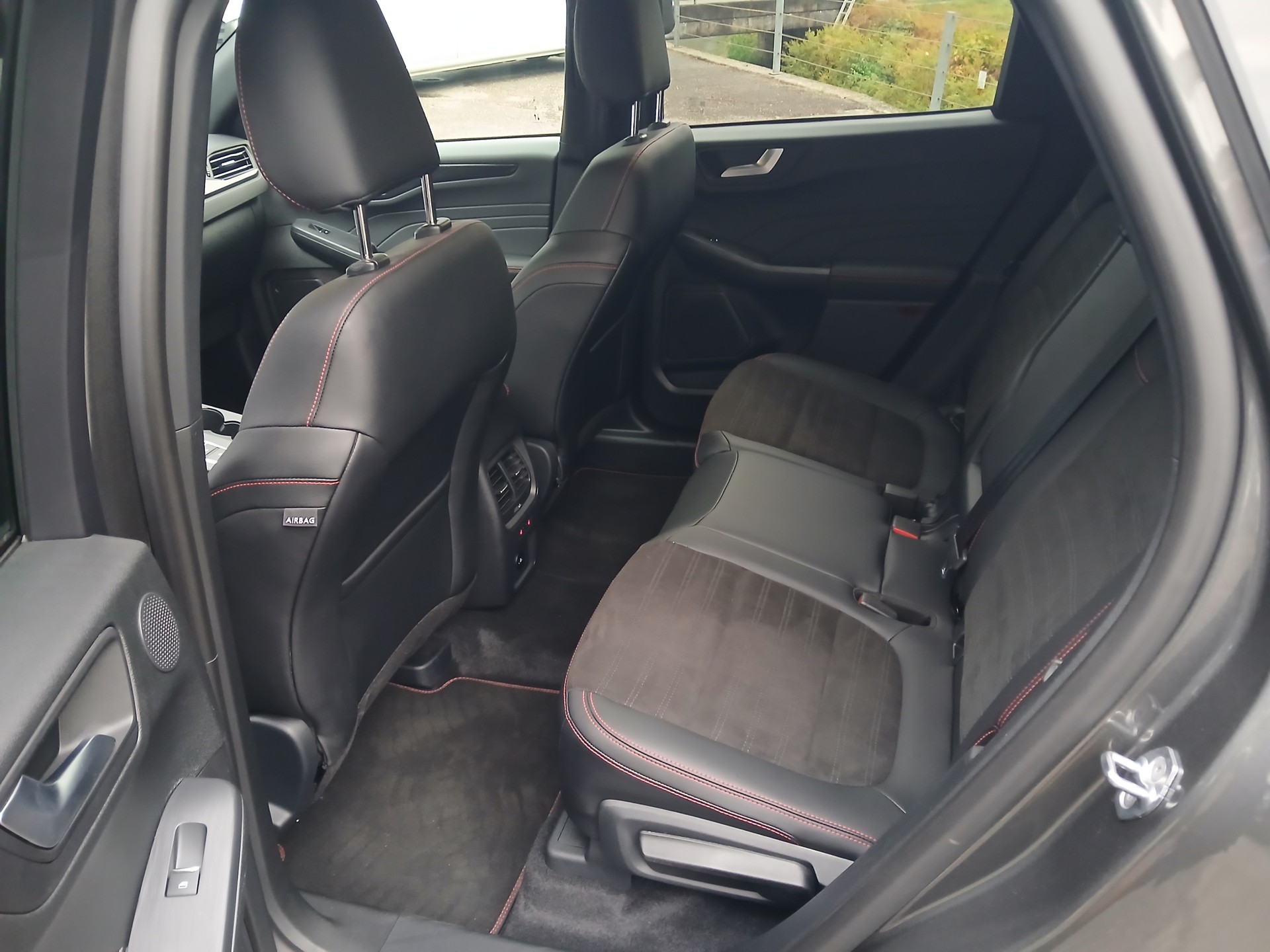FORD Kuga 2.5 FHEV ST- Line X 4WD-image-9