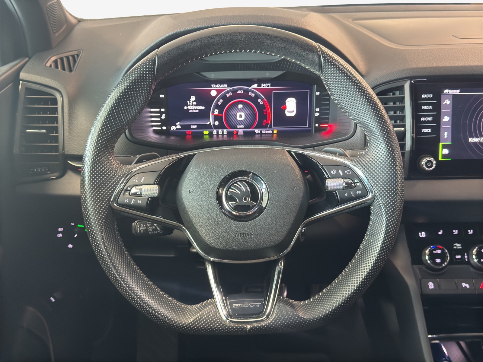 SKODA Karoq 2.0 TSI SportLine 4x4 DSG-image-9