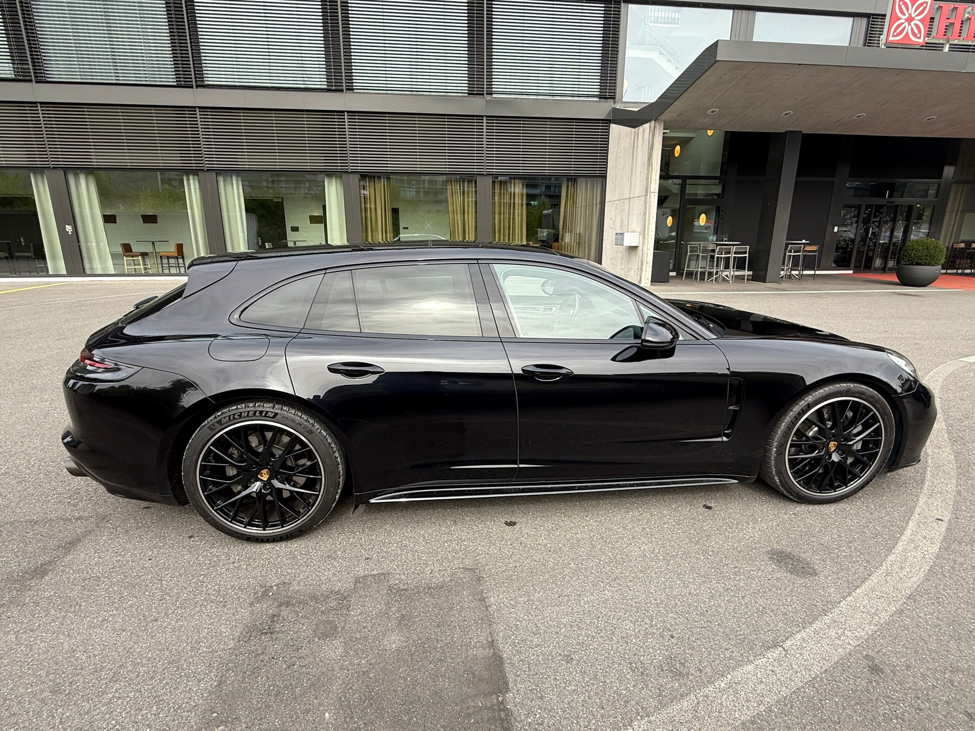 PORSCHE Sport Turismo 4S-image-1