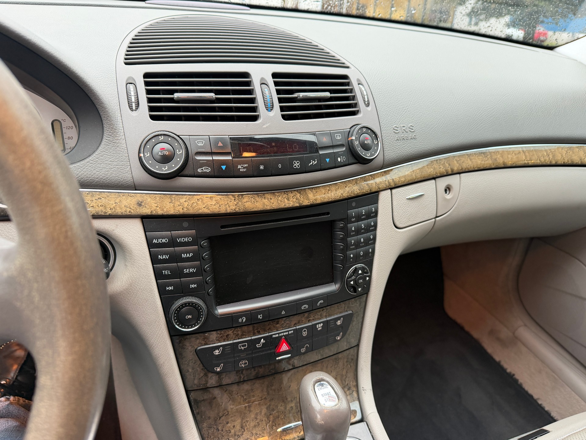 MERCEDES-BENZ E 500 V8-image-5