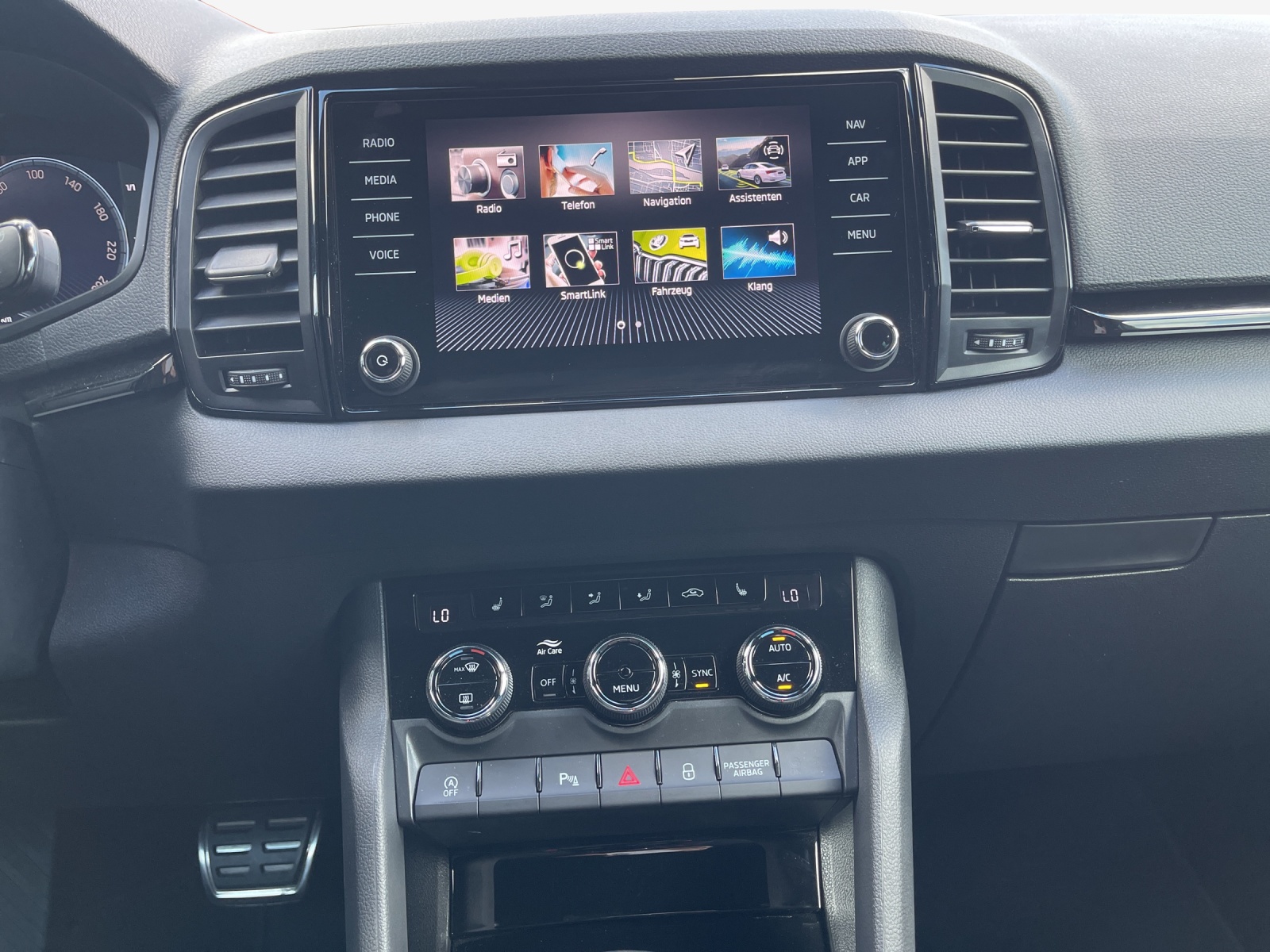 SKODA Karoq 1.5 TSI SportLine DSG-image-10