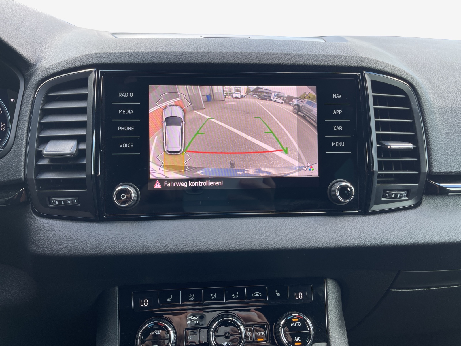 SKODA Karoq 1.5 TSI SportLine DSG-image-15