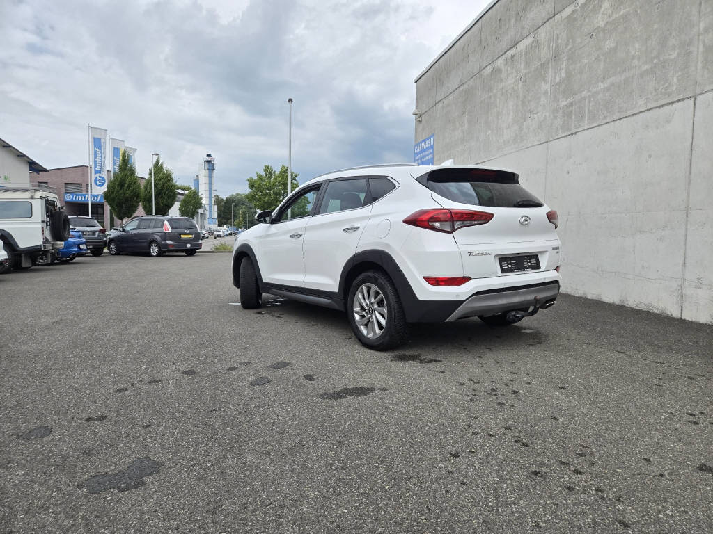 HYUNDAI Tucson 2.0 CRDi Plena 4WD-showroom-element-3