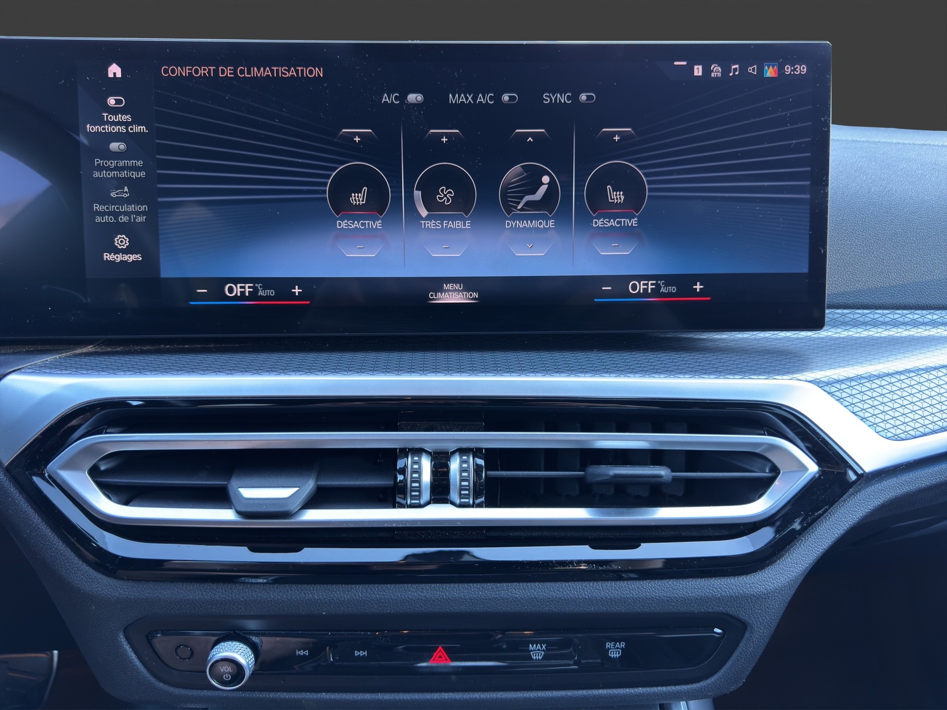 BMW 330e x DriveTouring Steptronic M Sport-image-14