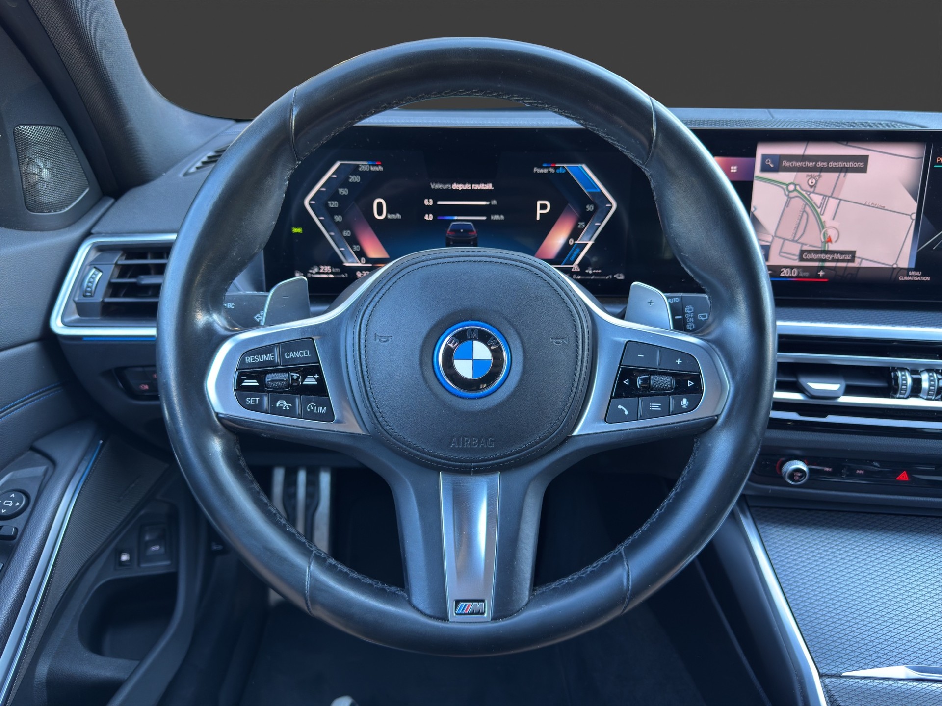 BMW 330e x DriveTouring Steptronic M Sport-image-10