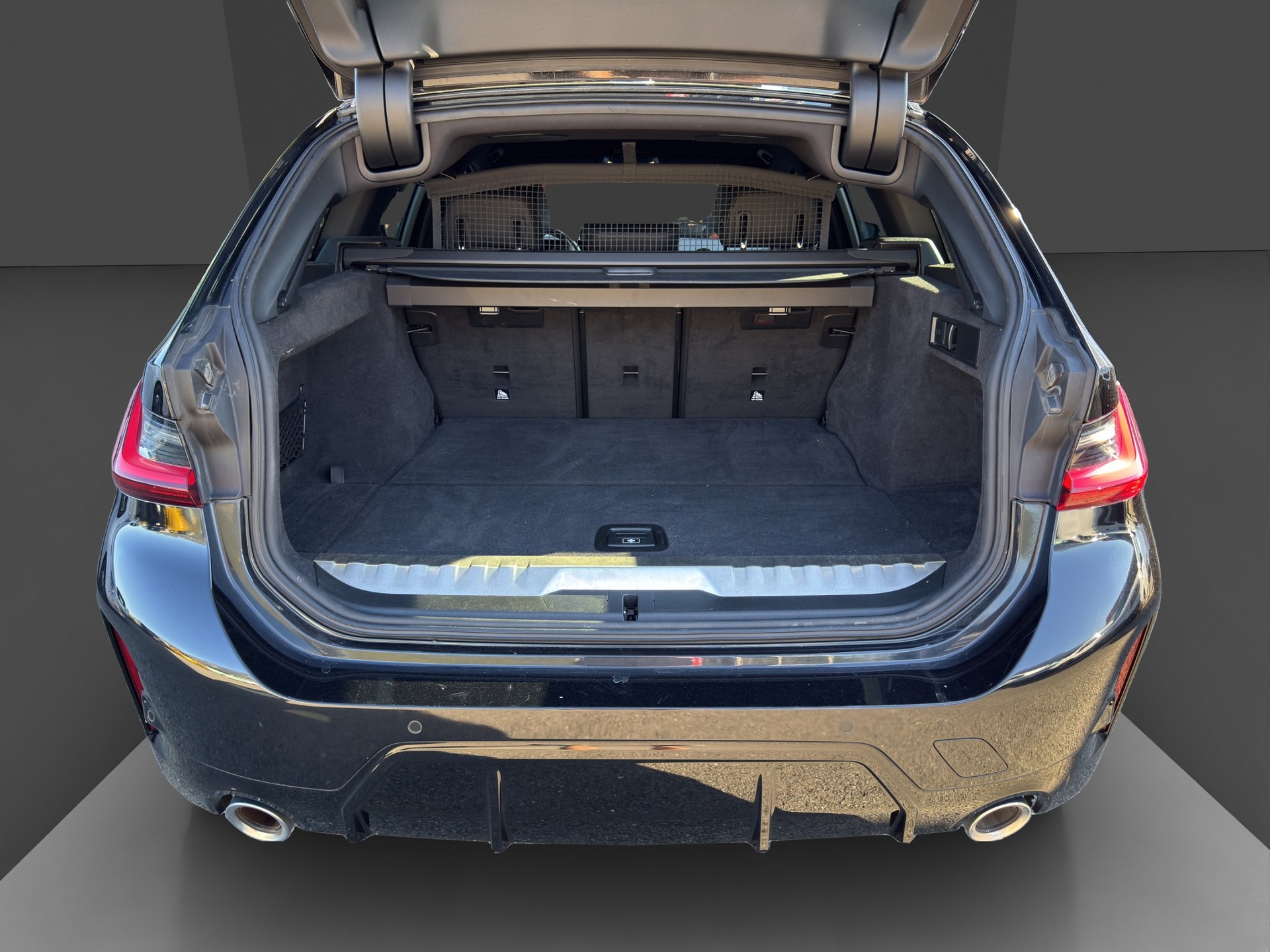 BMW 330e x DriveTouring Steptronic M Sport-image-20