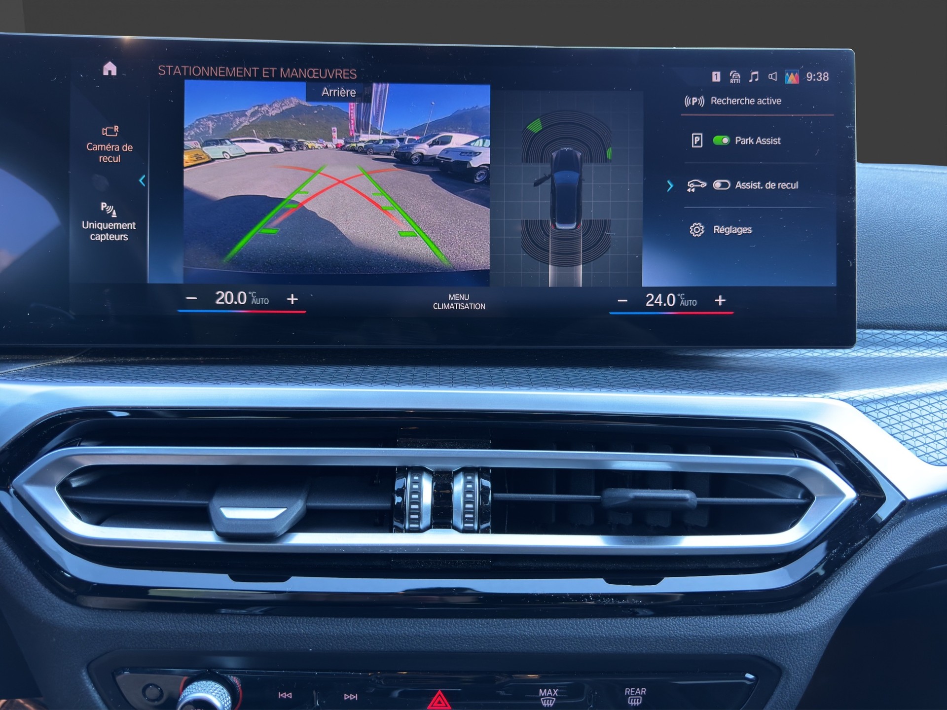 BMW 330e x DriveTouring Steptronic M Sport-image-13