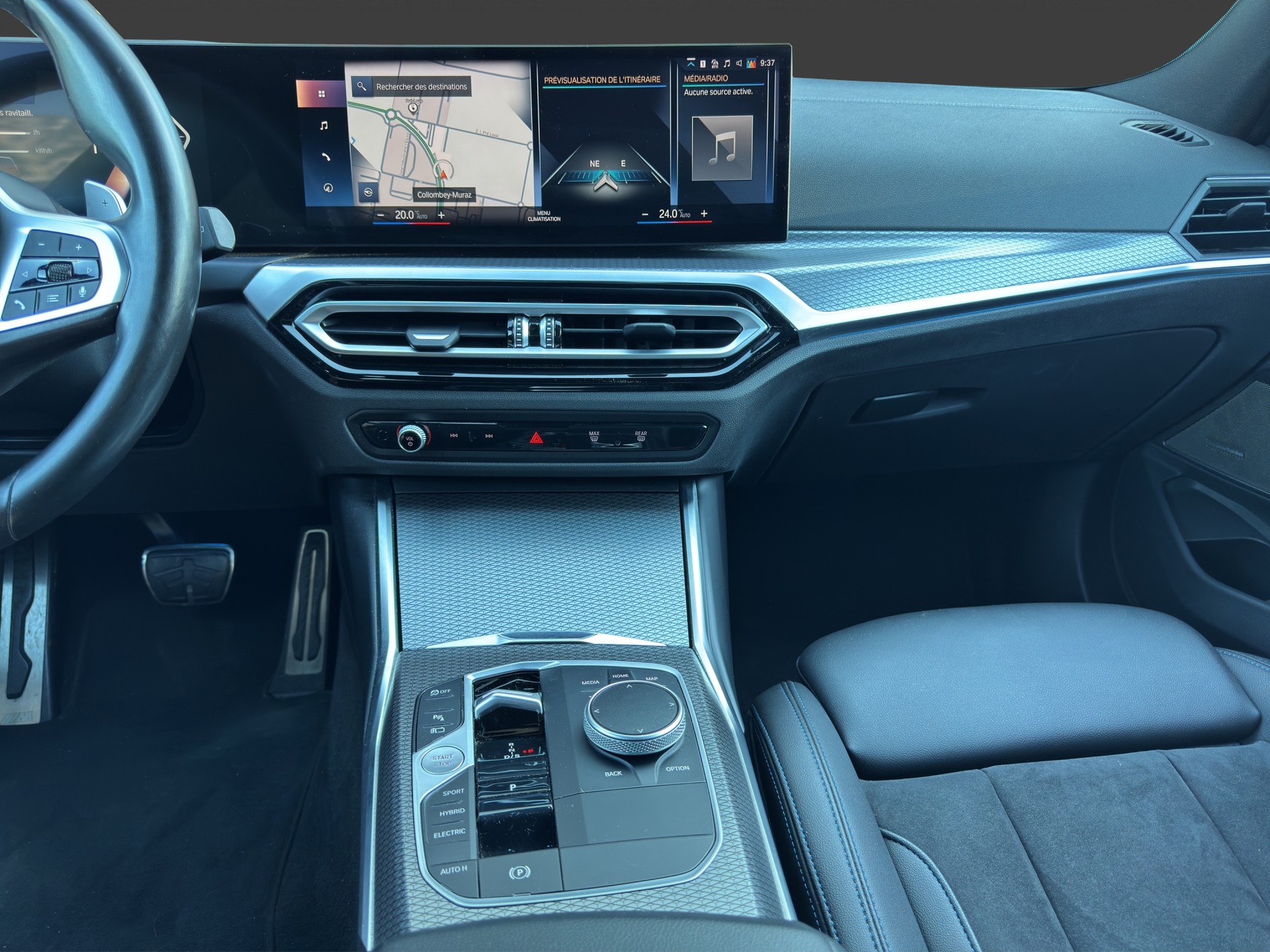 BMW 330e x DriveTouring Steptronic M Sport-image-11