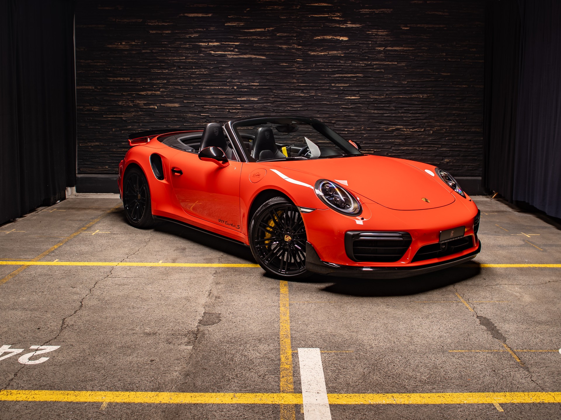 PORSCHE 911 Turbo S Cabrio PDK-image-6