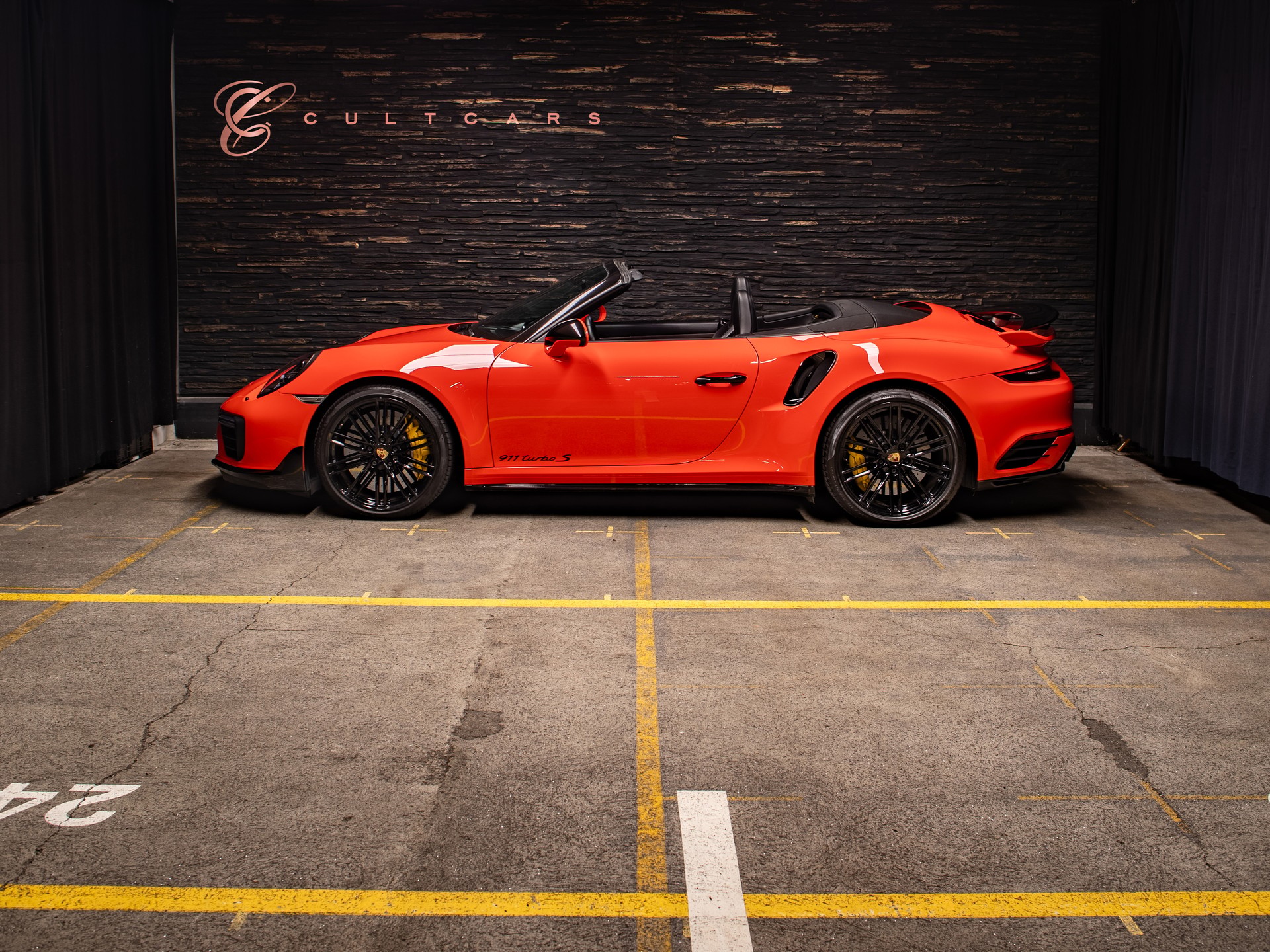 PORSCHE 911 Turbo S Cabrio PDK-image-2