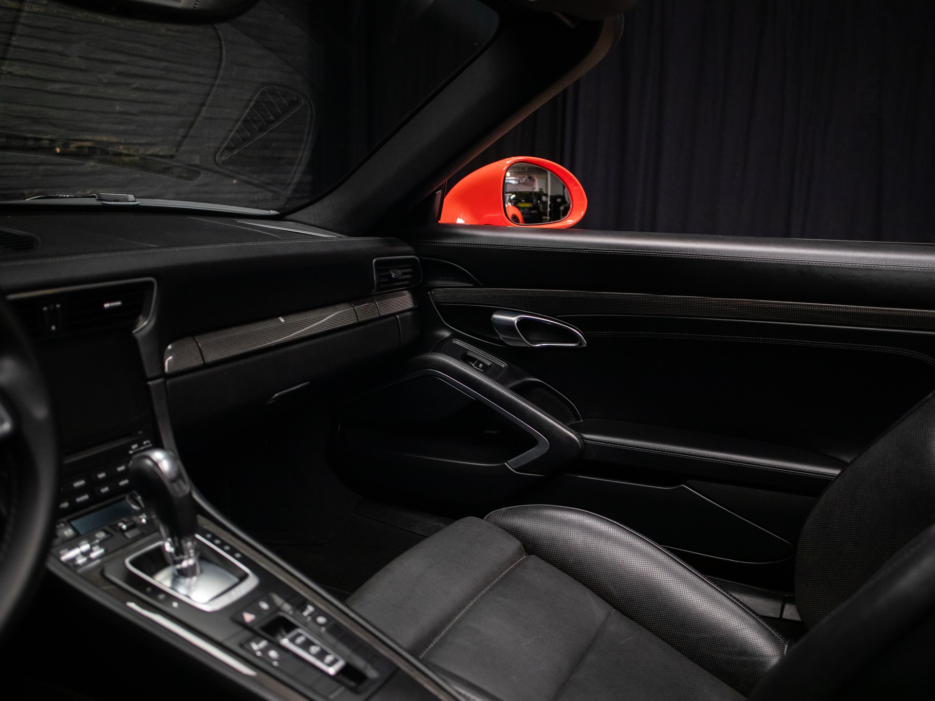 PORSCHE 911 Turbo S Cabrio PDK-image-28