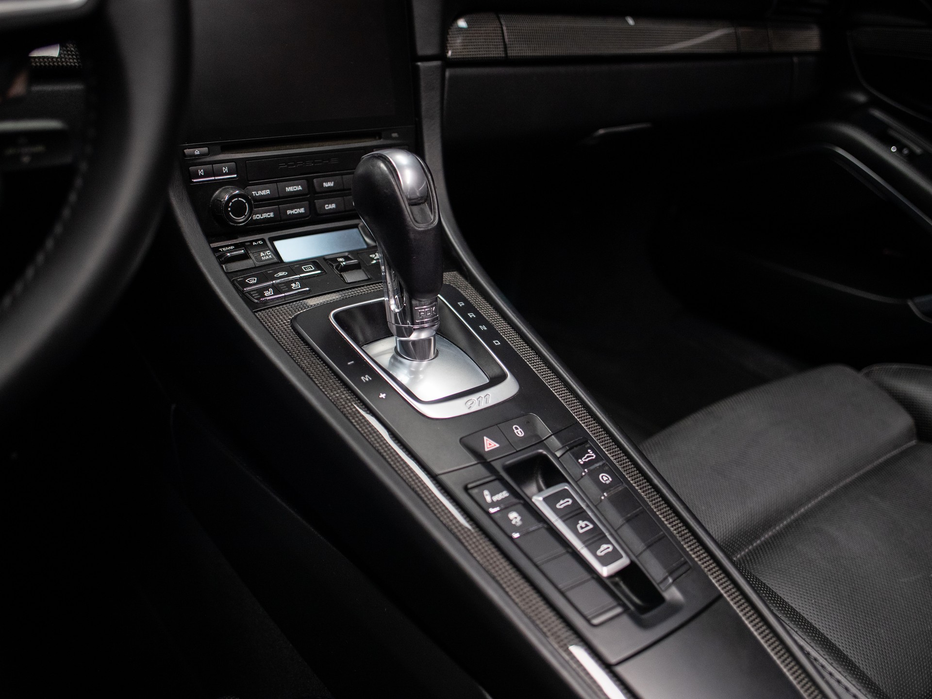 PORSCHE 911 Turbo S Cabrio PDK-image-29